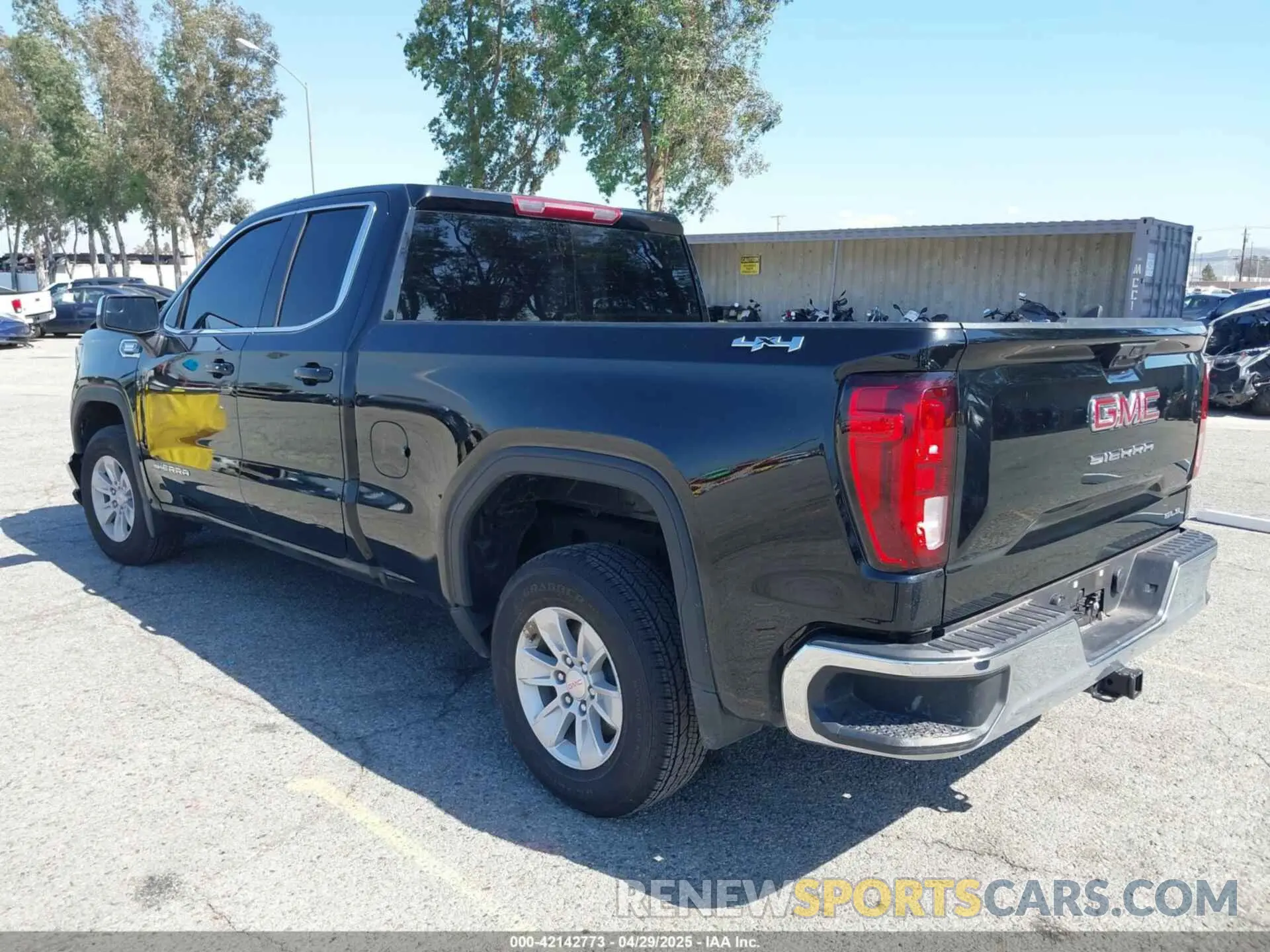 3 Photograph of a damaged car 1GTVUBE81PZ328392 GMC SIERRA 1500 2023