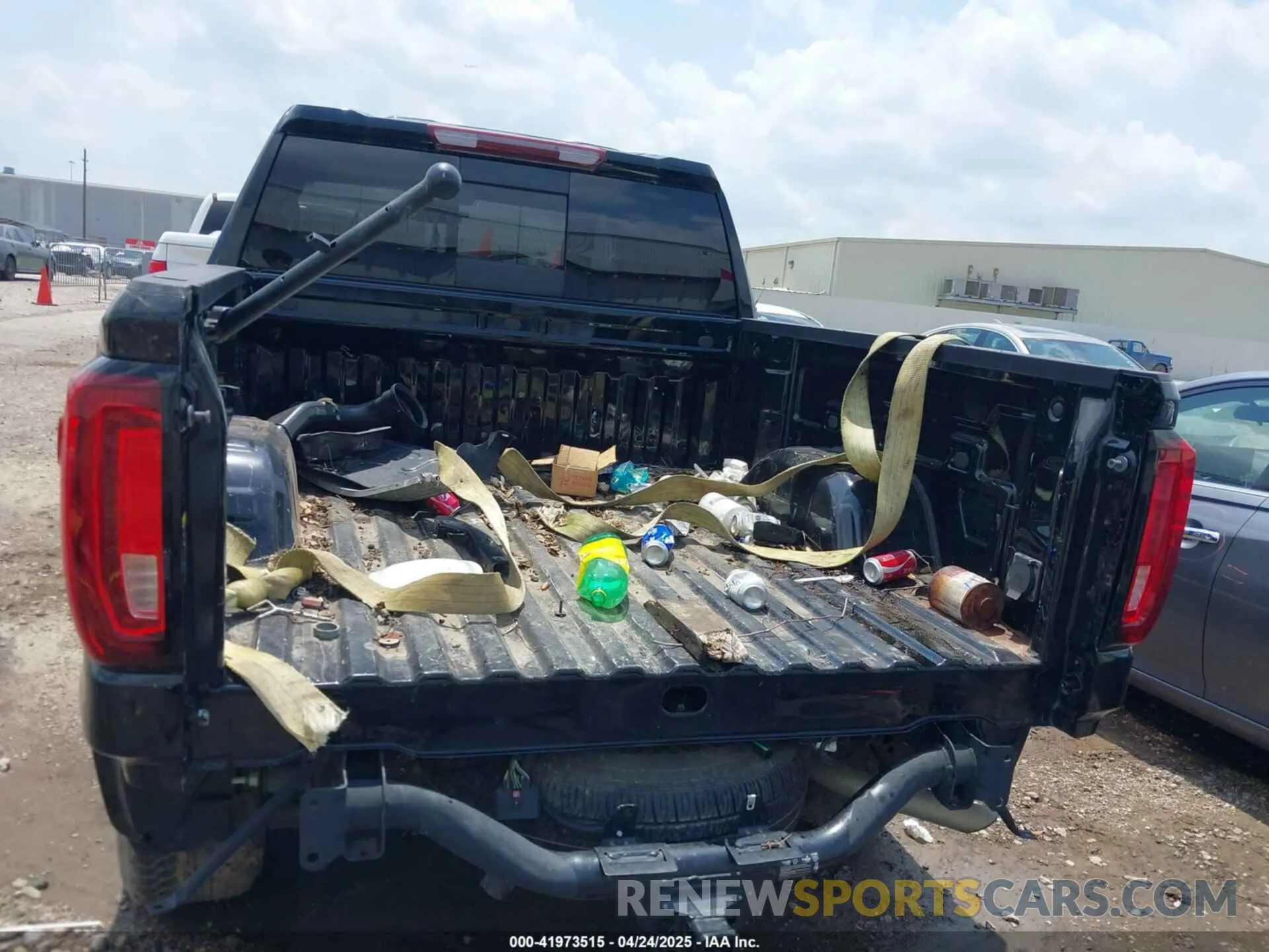 18 Photograph of a damaged car 3GTPHDED2PG169274 GMC SIERRA 1500 2023