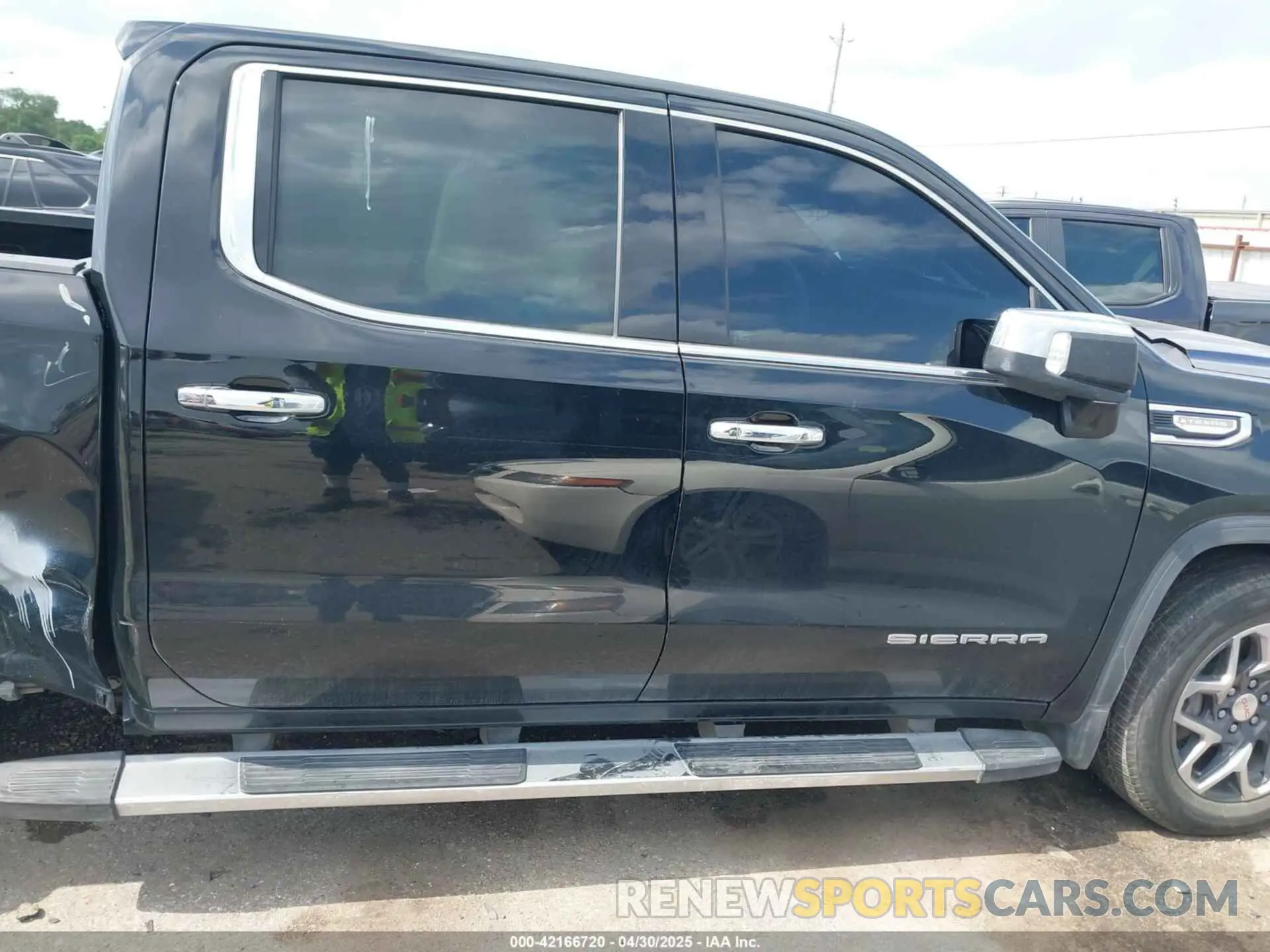 14 Photograph of a damaged car 3GTPHDED6PG210294 GMC SIERRA 1500 2023