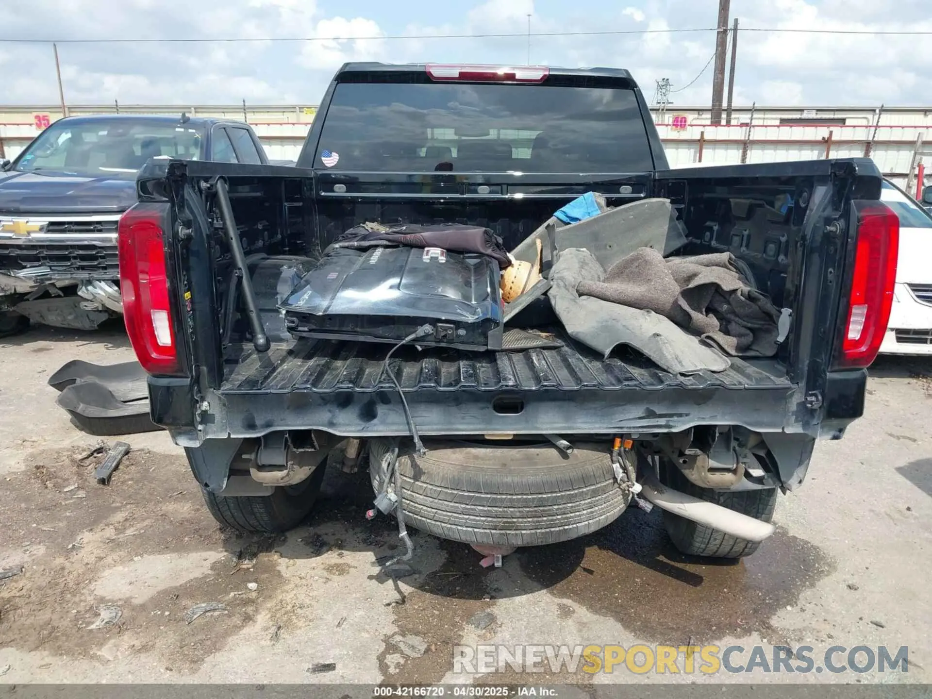 17 Photograph of a damaged car 3GTPHDED6PG210294 GMC SIERRA 1500 2023