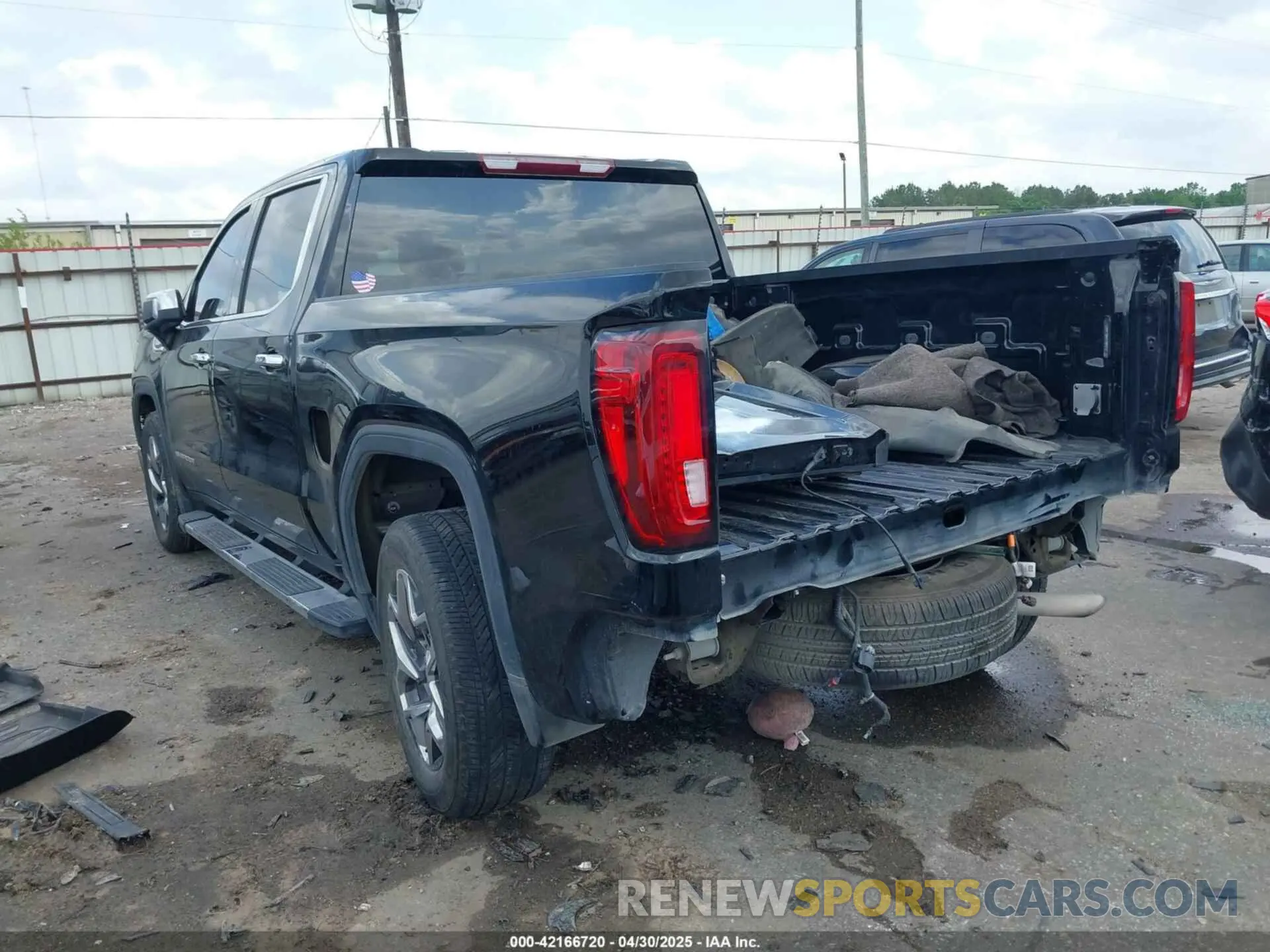 18 Photograph of a damaged car 3GTPHDED6PG210294 GMC SIERRA 1500 2023
