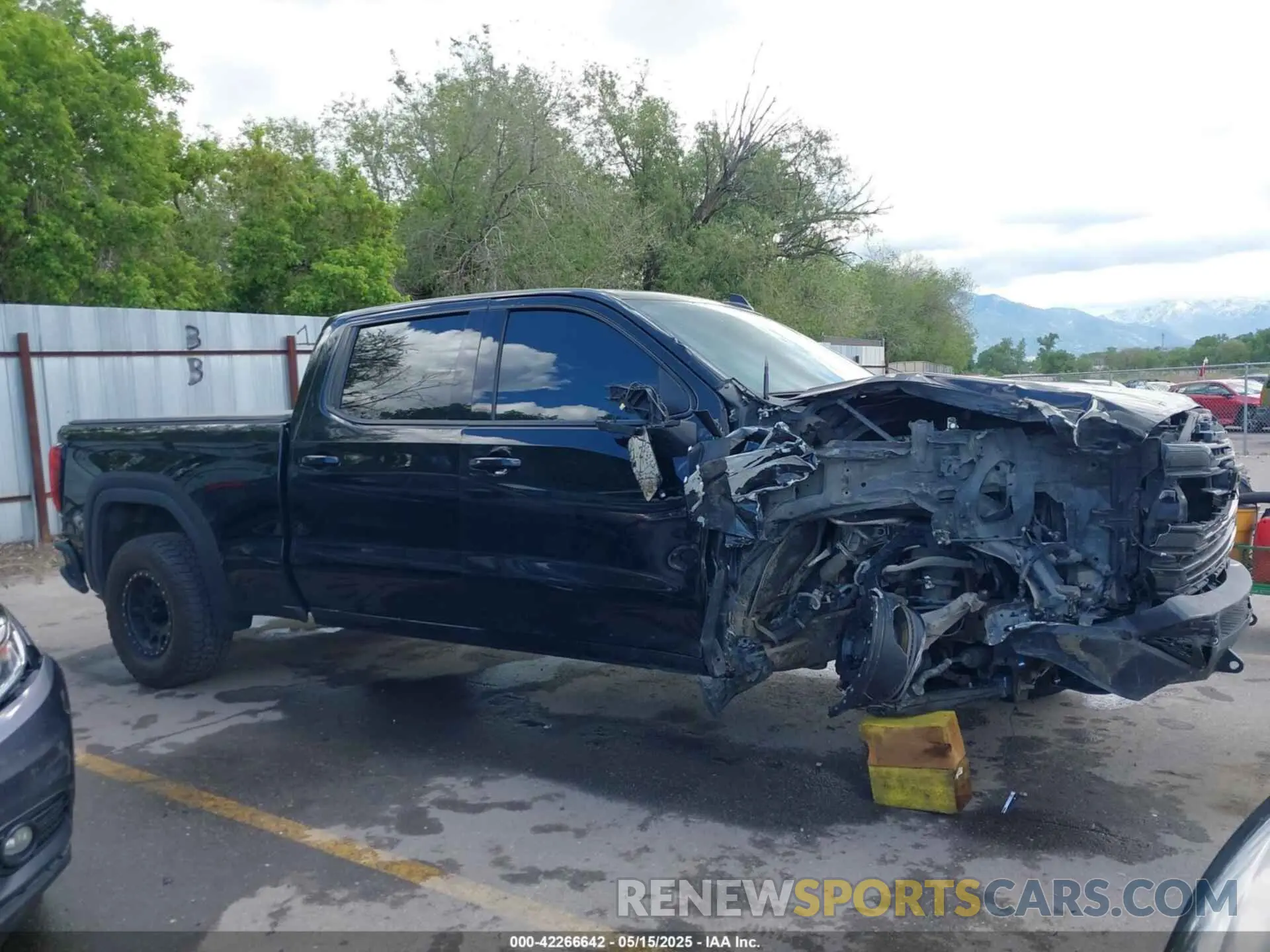 14 Photograph of a damaged car 3GTUUCE81PG322304 GMC SIERRA 1500 2023