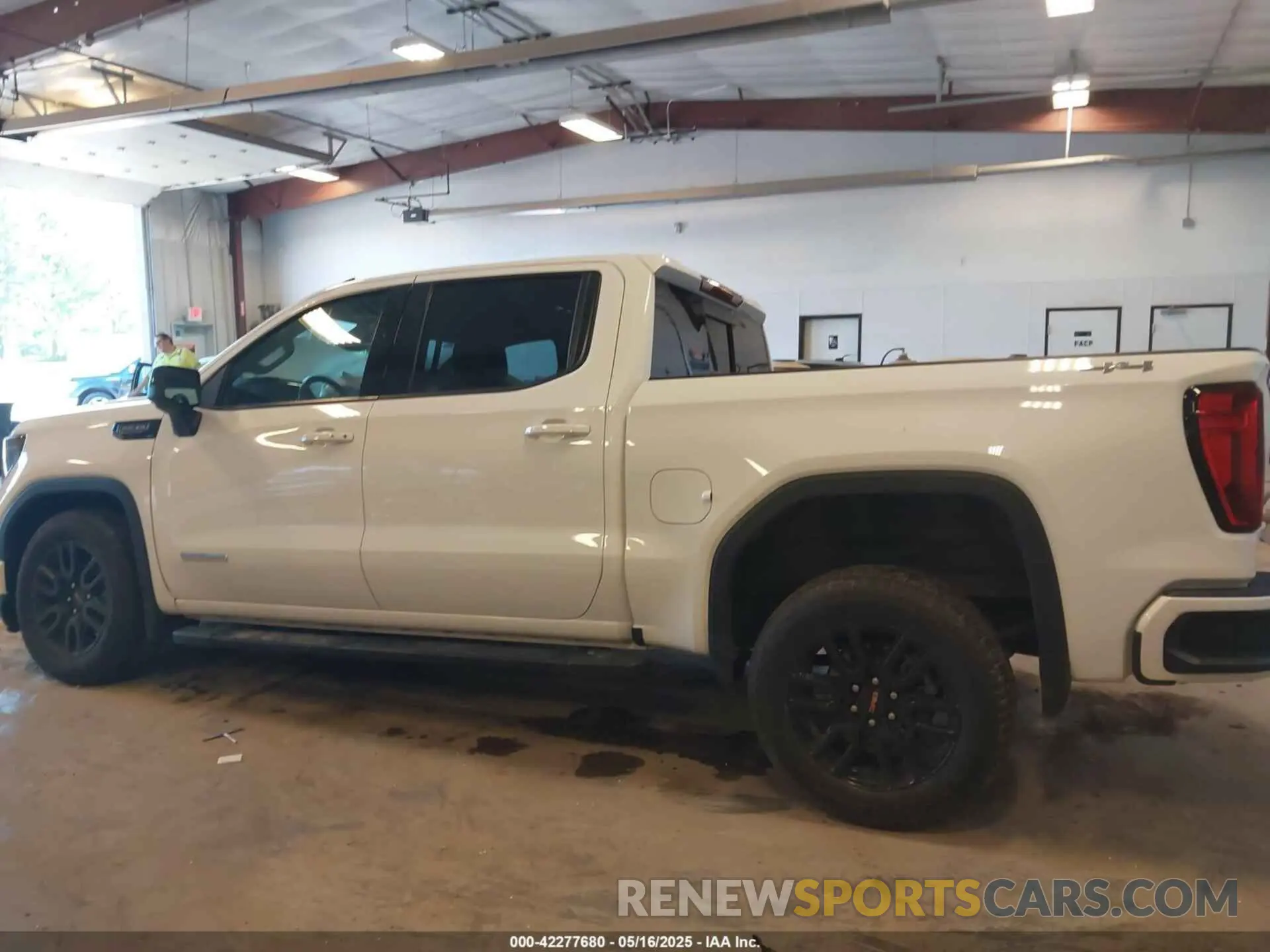 14 Photograph of a damaged car 3GTUUCED8PG311300 GMC SIERRA 1500 2023