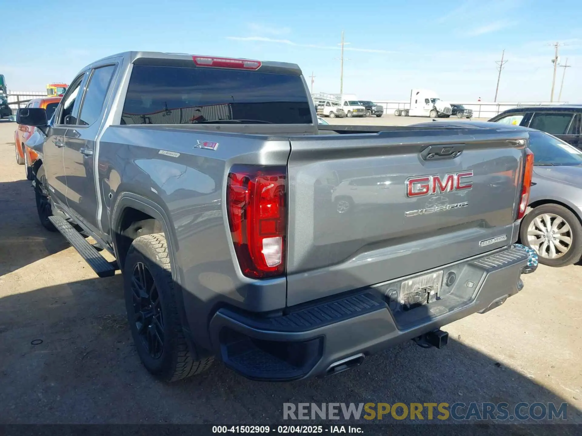 3 Photograph of a damaged car 3GTUUCED9PG162802 GMC SIERRA 1500 2023