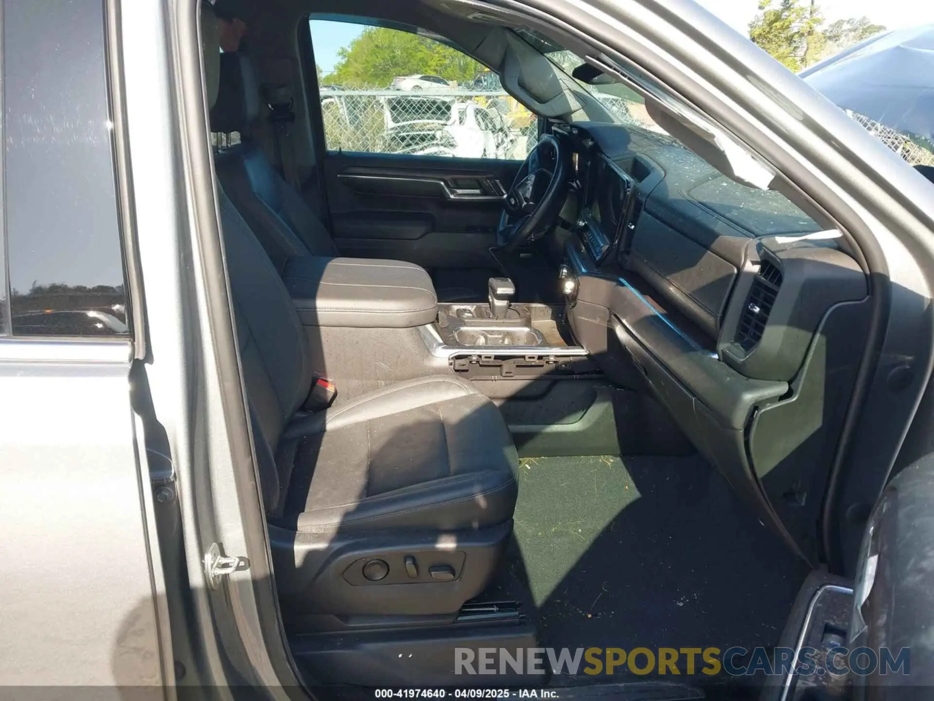 5 Photograph of a damaged car 3GTUUDED1PG180250 GMC SIERRA 1500 2023