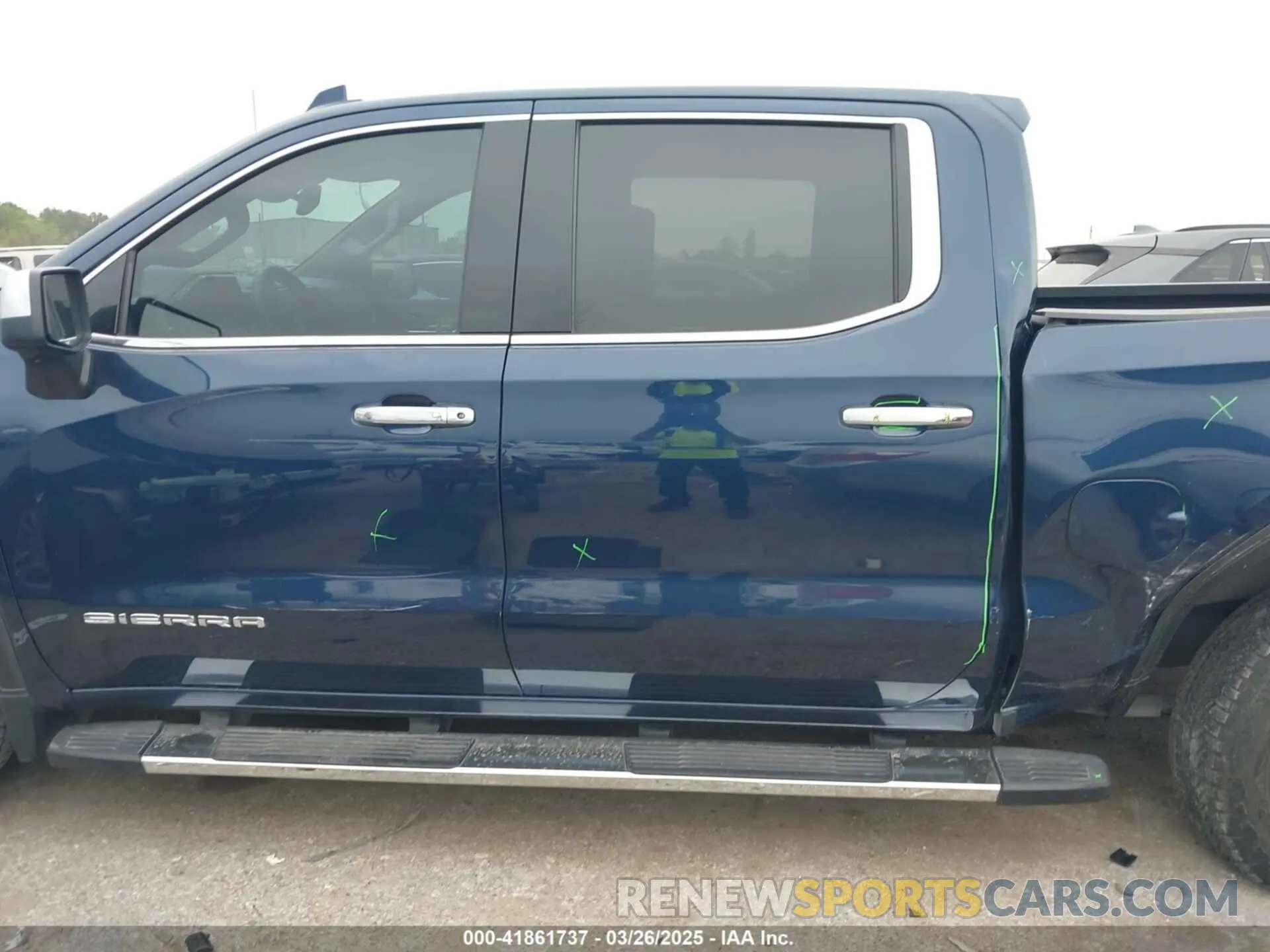 14 Photograph of a damaged car 3GTUUDED2PG232078 GMC SIERRA 1500 2023