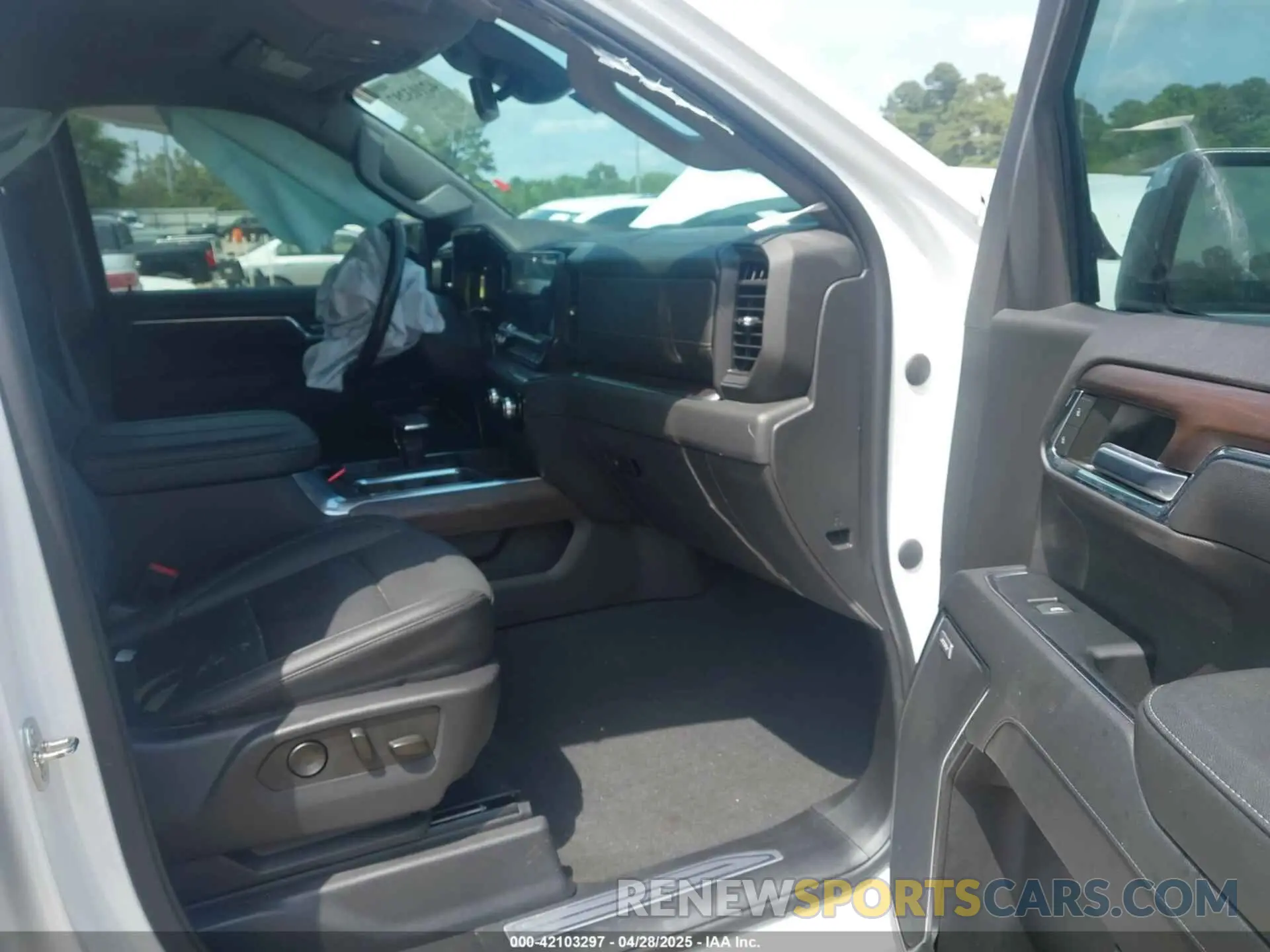 5 Photograph of a damaged car 3GTUUDED5PG155237 GMC SIERRA 1500 2023