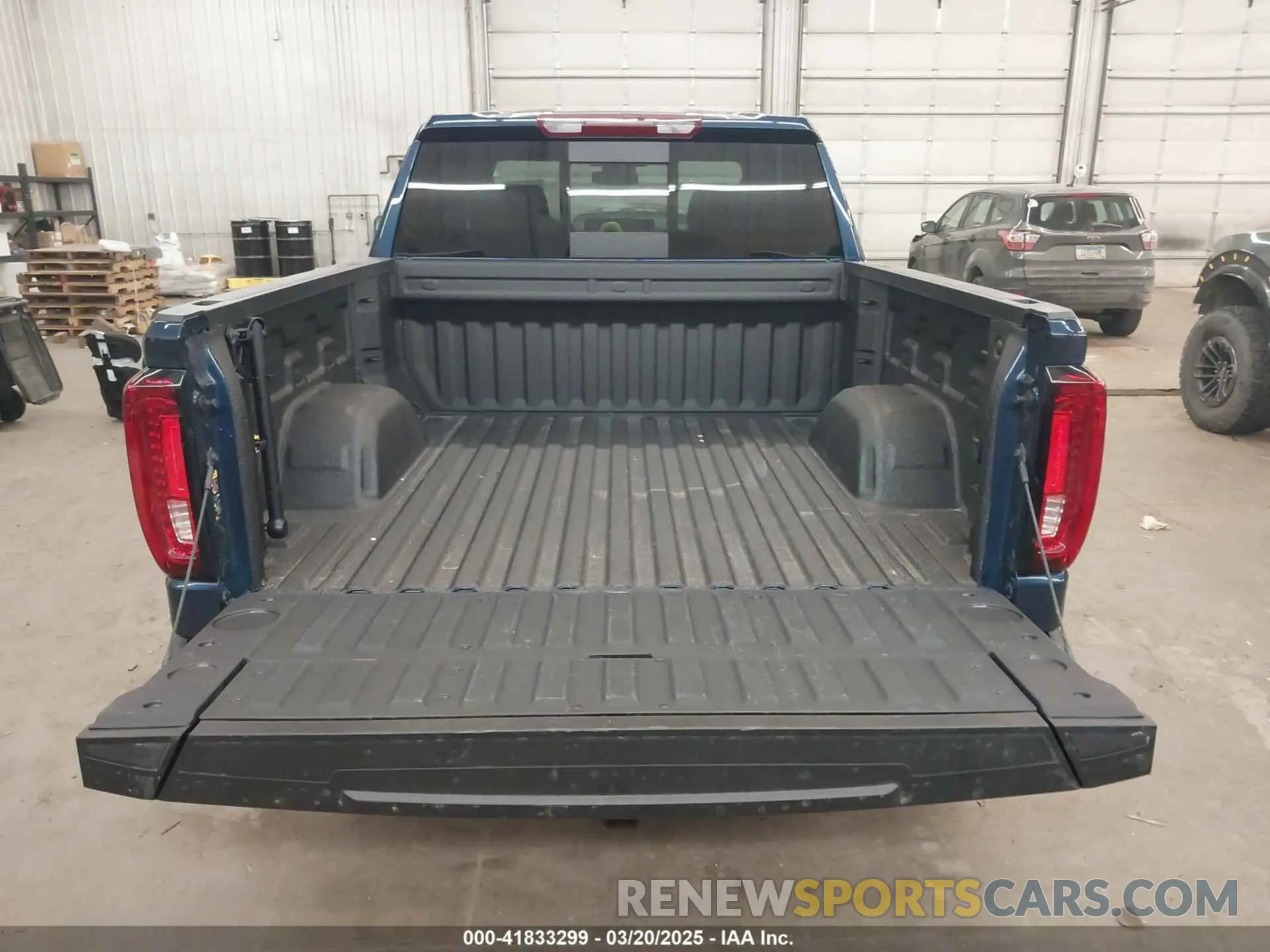 17 Photograph of a damaged car 3GTUUDED6PG116012 GMC SIERRA 1500 2023