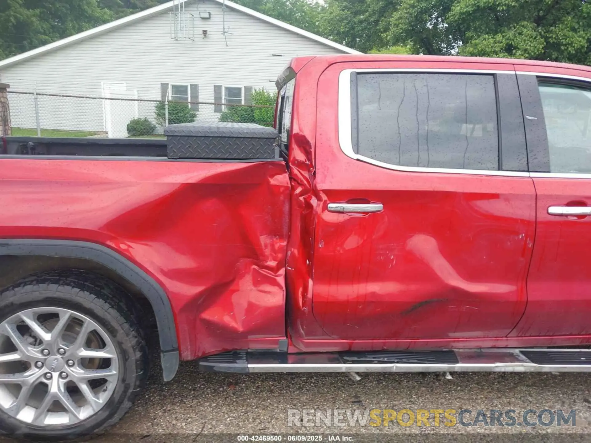 19 Photograph of a damaged car 3GTUUDEL3PG184372 GMC SIERRA 1500 2023
