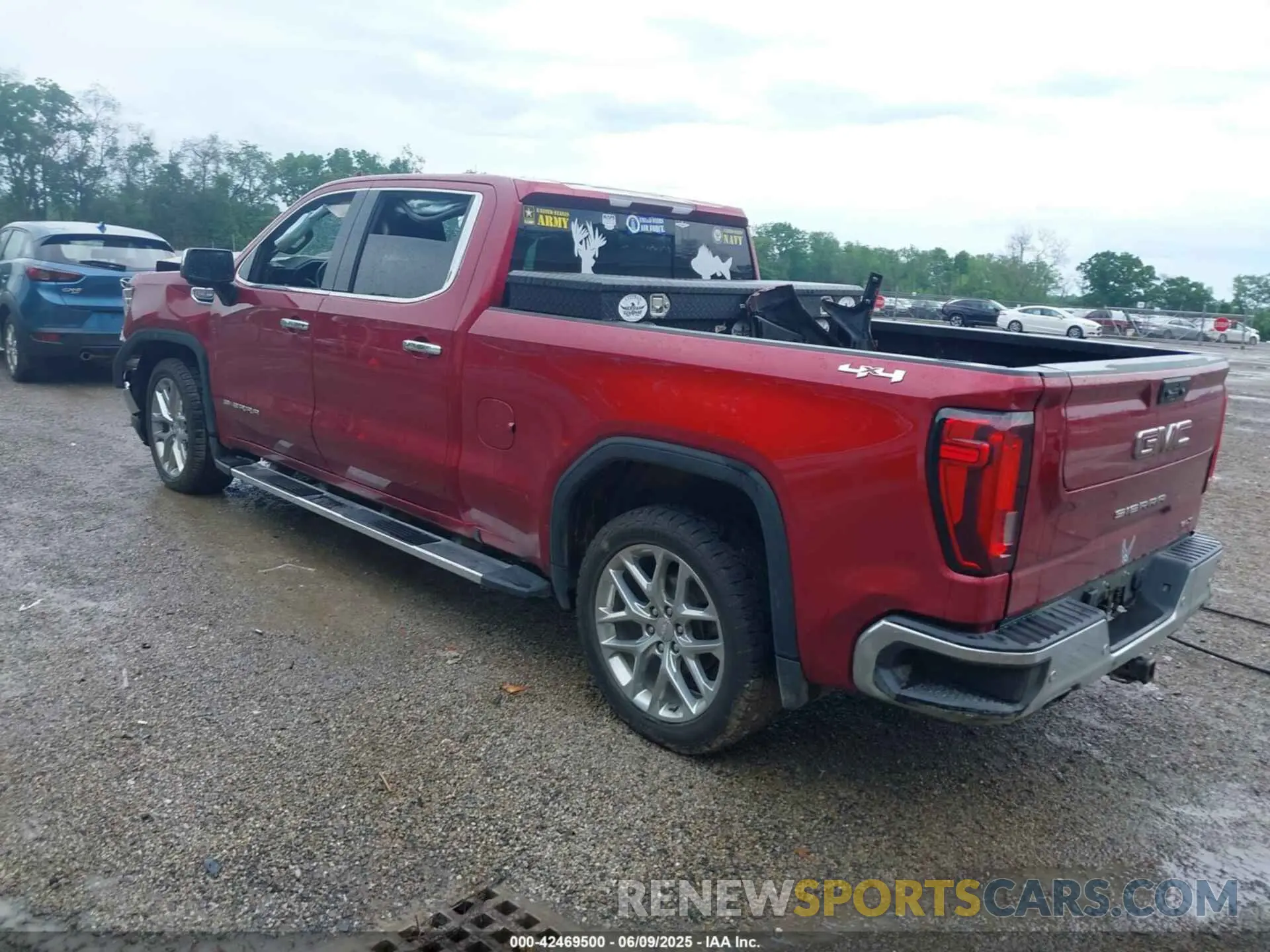3 Photograph of a damaged car 3GTUUDEL3PG184372 GMC SIERRA 1500 2023