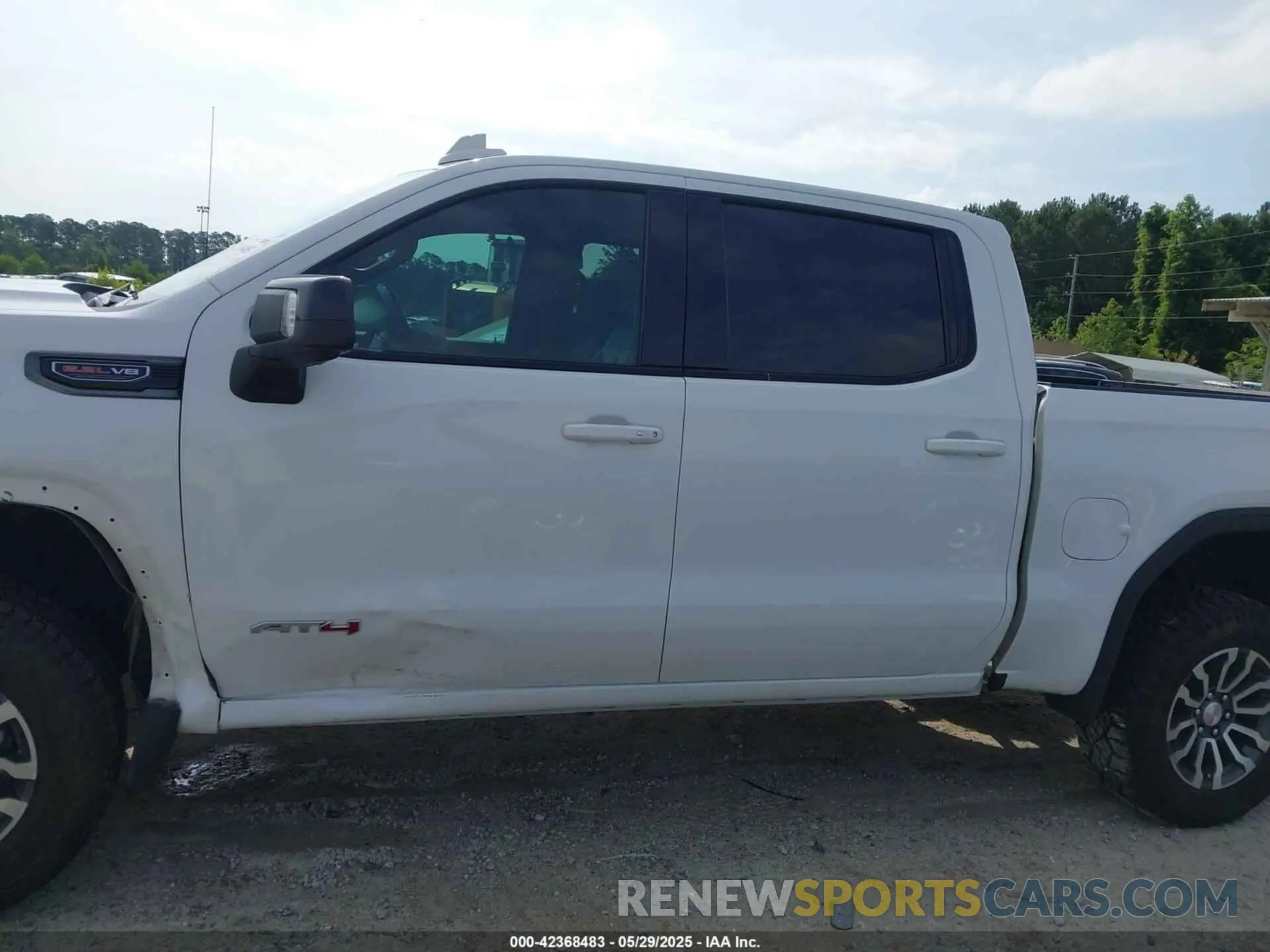 14 Photograph of a damaged car 3GTUUEEL6PG120073 GMC SIERRA 1500 2023