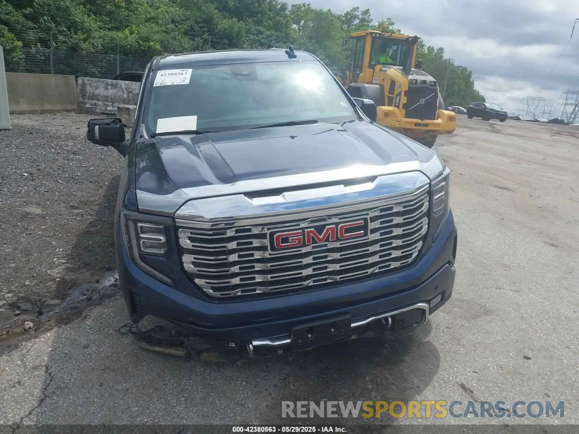17 Photograph of a damaged car 3GTUUGE8XPG191879 GMC SIERRA 1500 2023