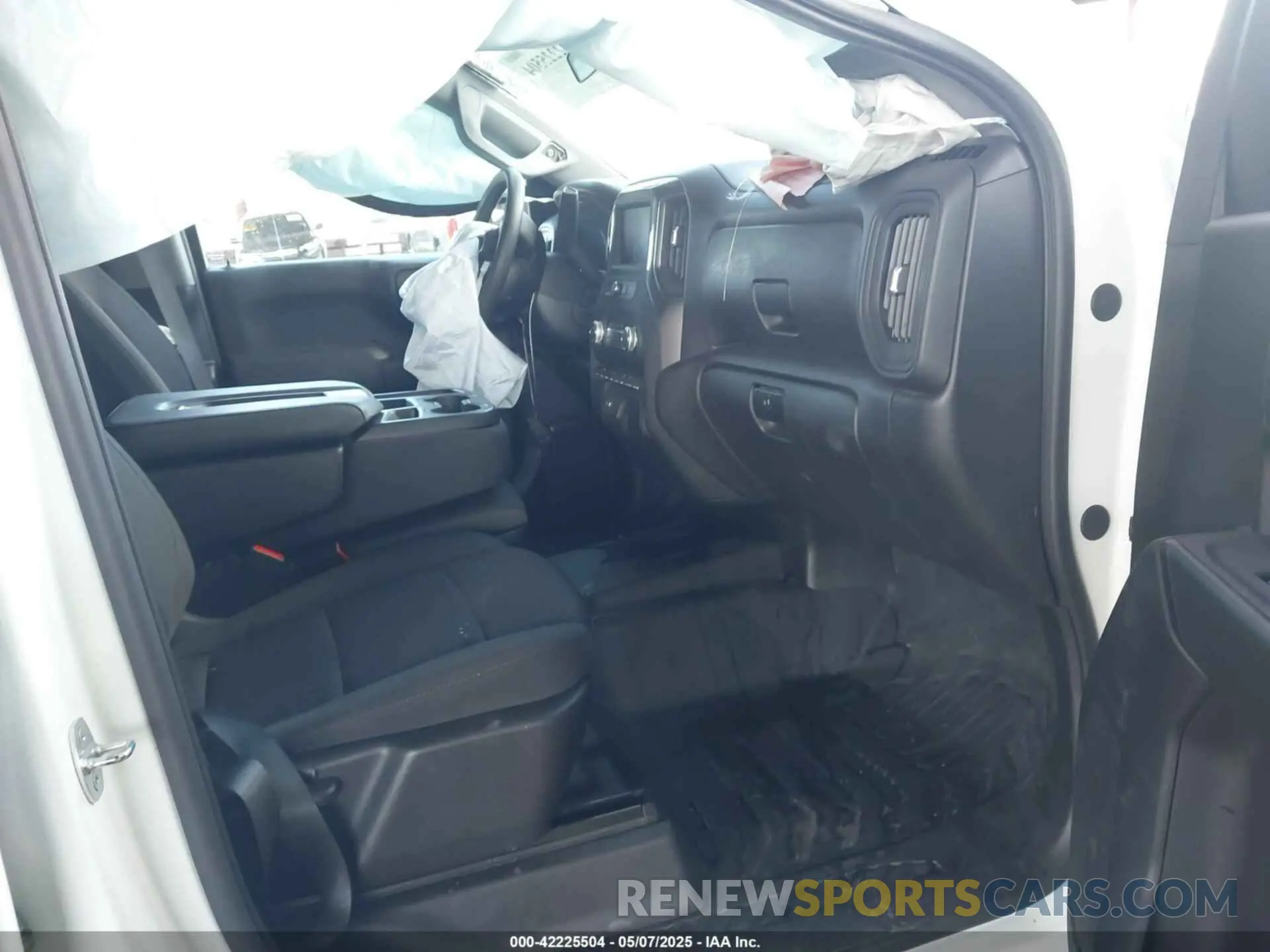 5 Photograph of a damaged car 1GTRHAEK8RZ277004 GMC SIERRA 1500 2024