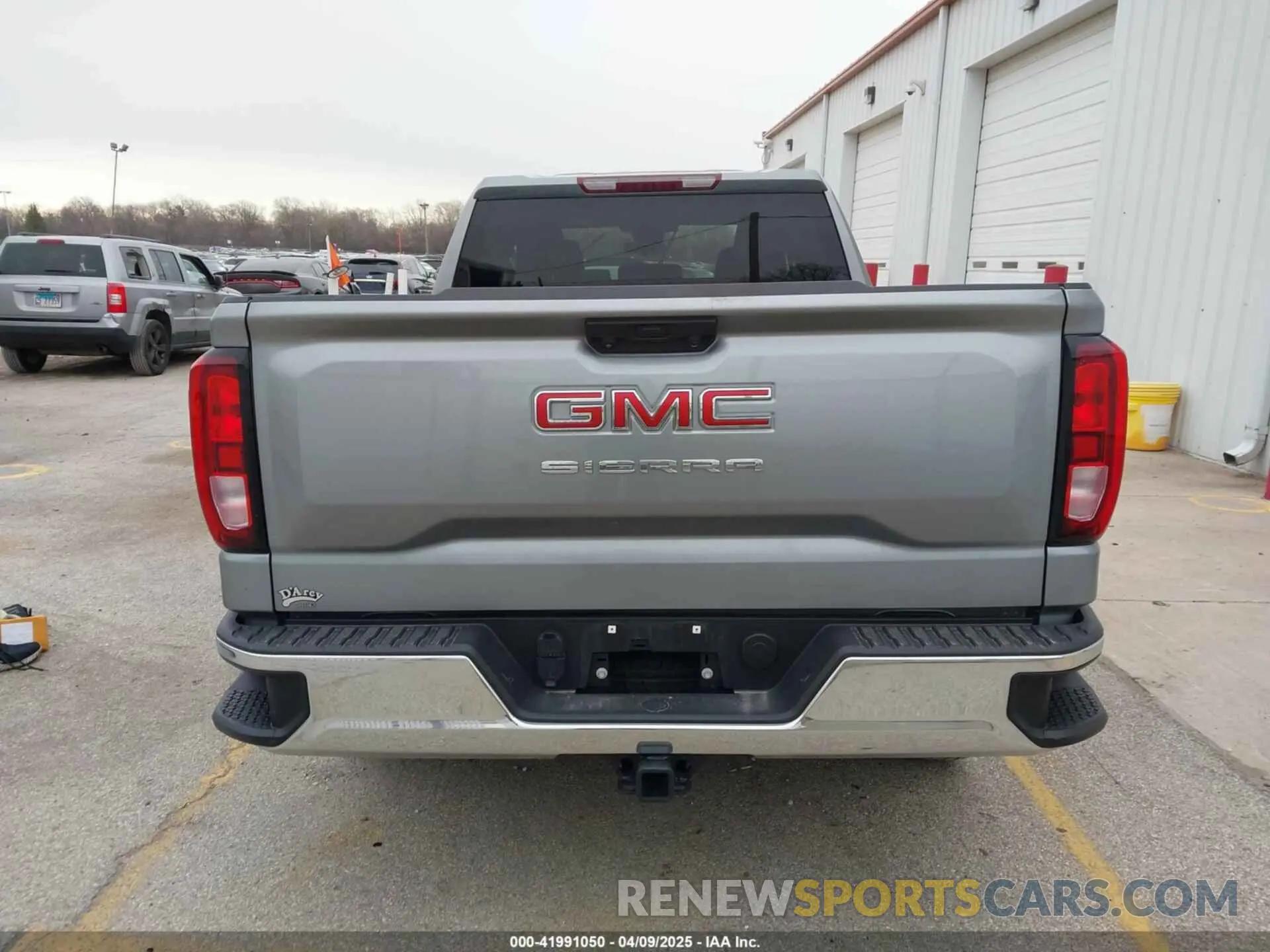 17 Photograph of a damaged car 1GTRUAEK8RZ134016 GMC SIERRA 1500 2024