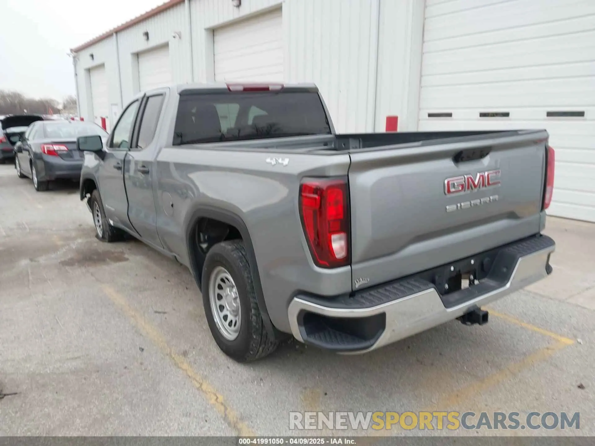 3 Photograph of a damaged car 1GTRUAEK8RZ134016 GMC SIERRA 1500 2024