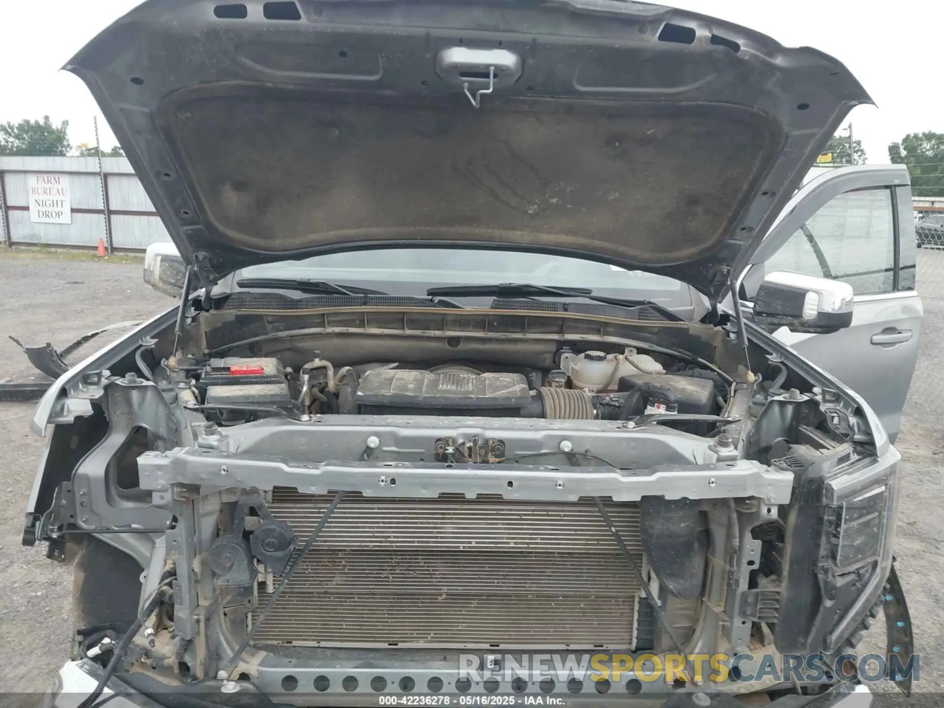 10 Photograph of a damaged car 1GTUUBED1RZ120282 GMC SIERRA 1500 2024
