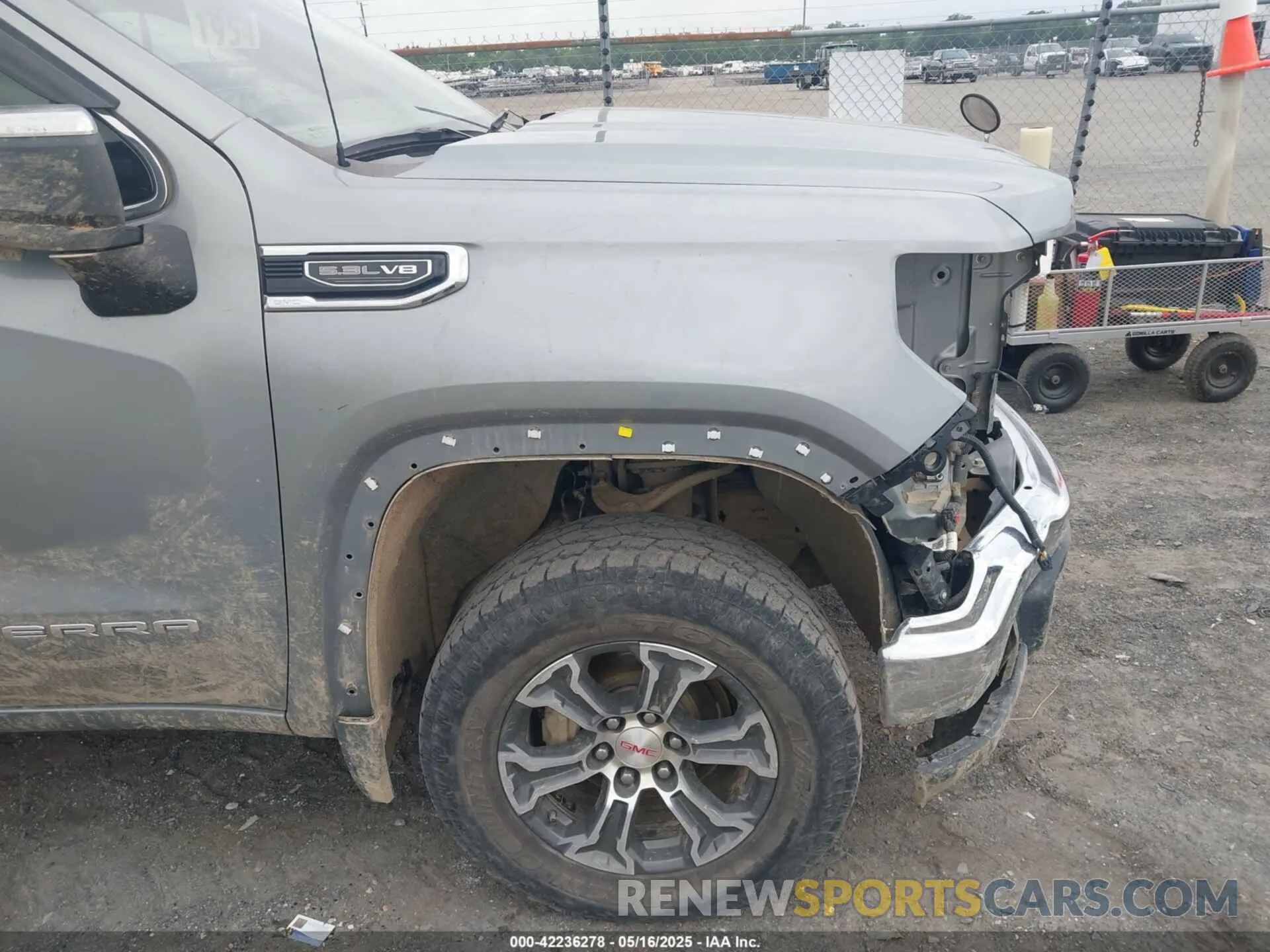 18 Photograph of a damaged car 1GTUUBED1RZ120282 GMC SIERRA 1500 2024
