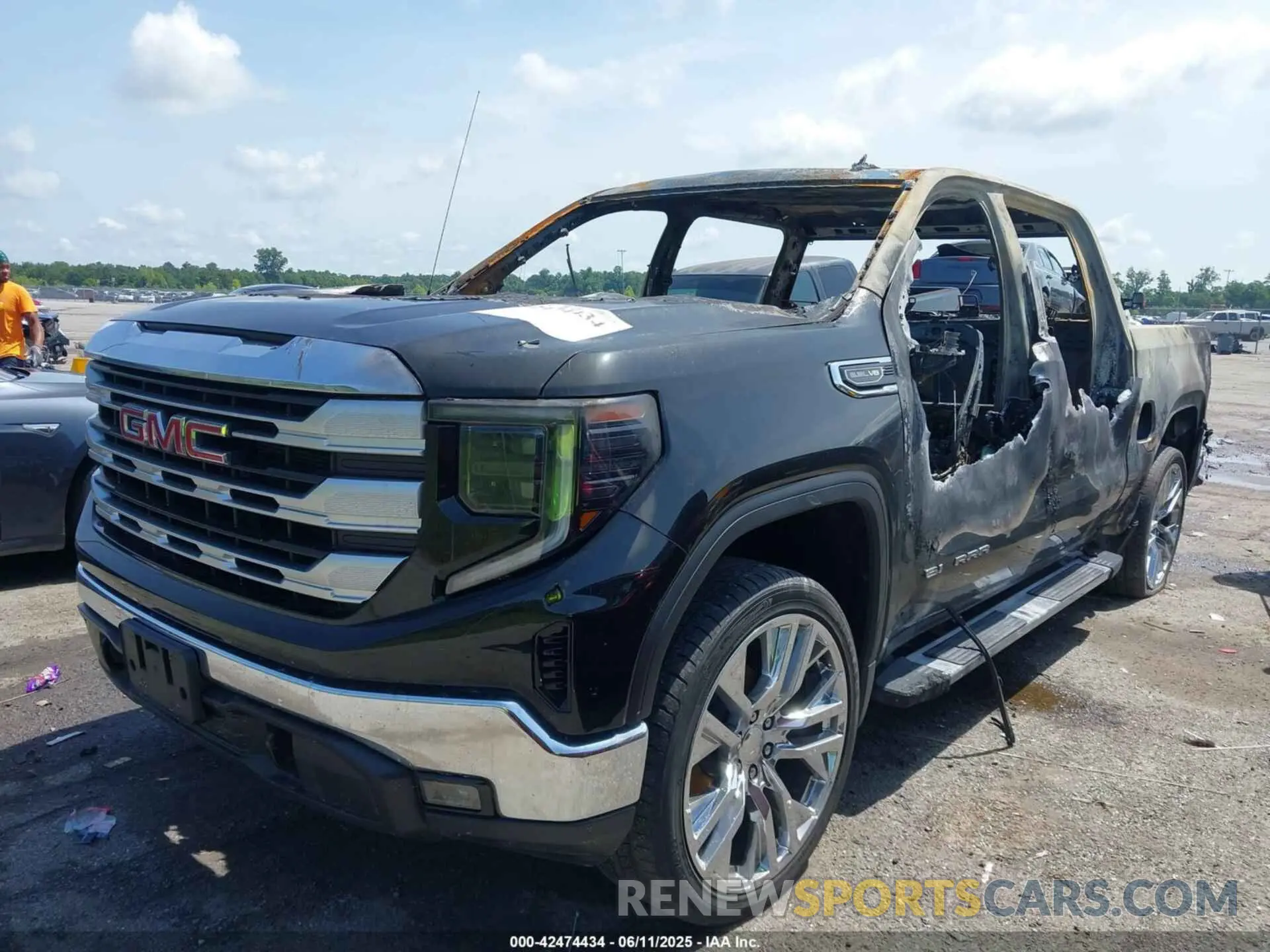 2 Photograph of a damaged car 1GTUUBED9RZ197725 GMC SIERRA 1500 2024