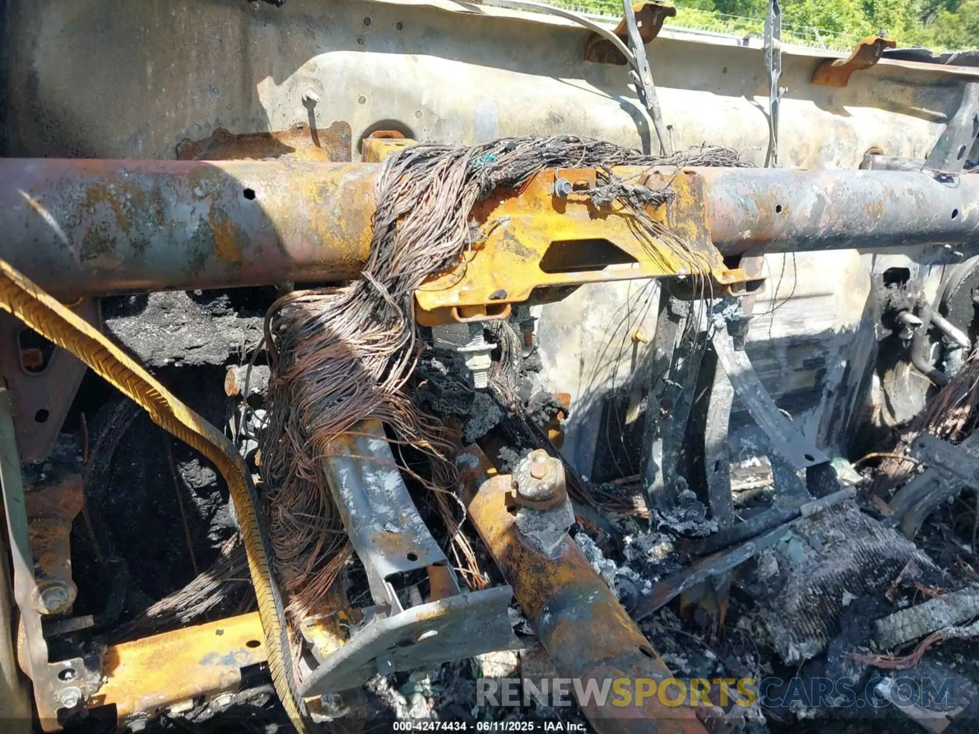 7 Photograph of a damaged car 1GTUUBED9RZ197725 GMC SIERRA 1500 2024