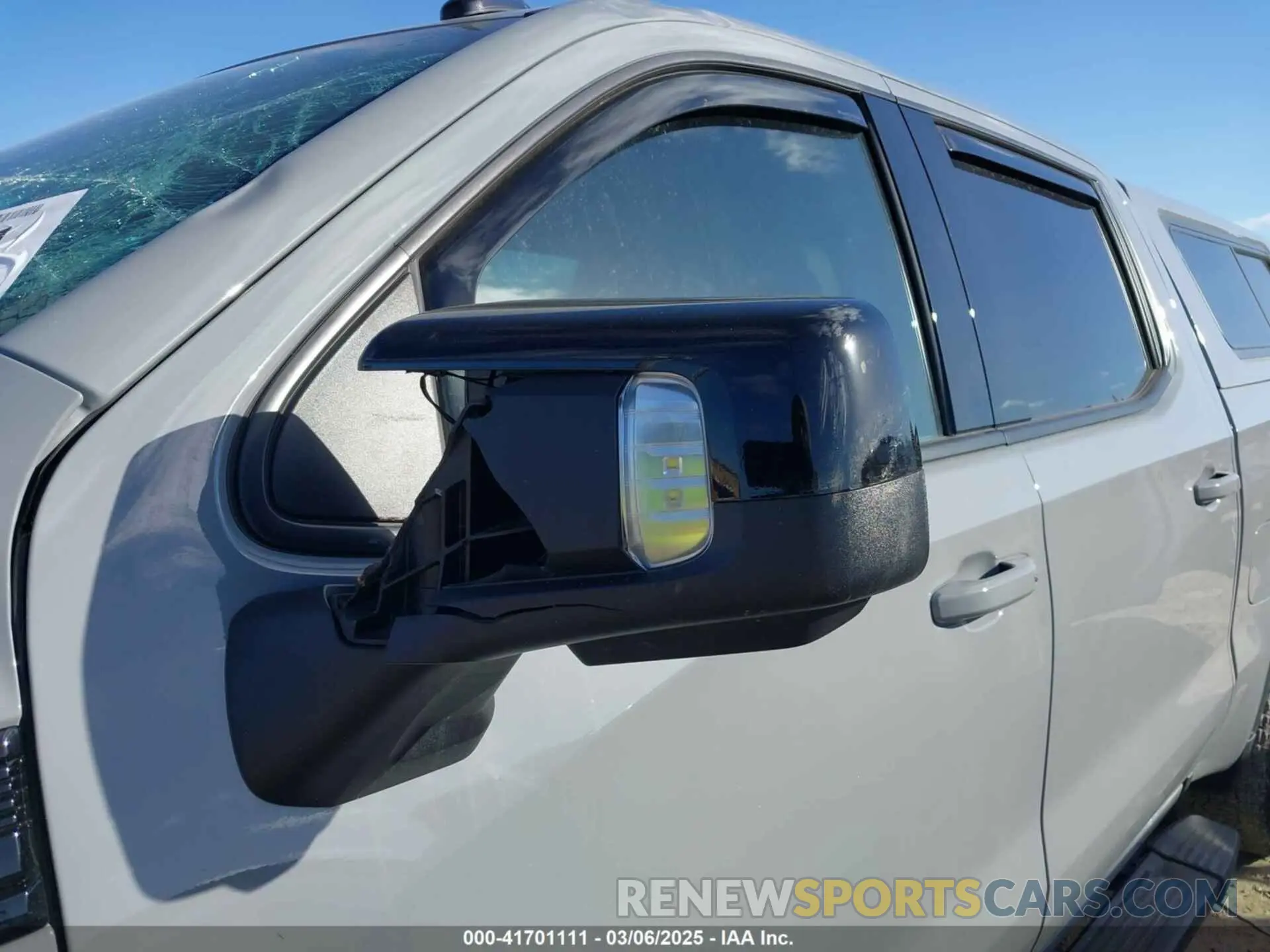 19 Photograph of a damaged car 1GTUUCED1RZ339815 GMC SIERRA 1500 2024