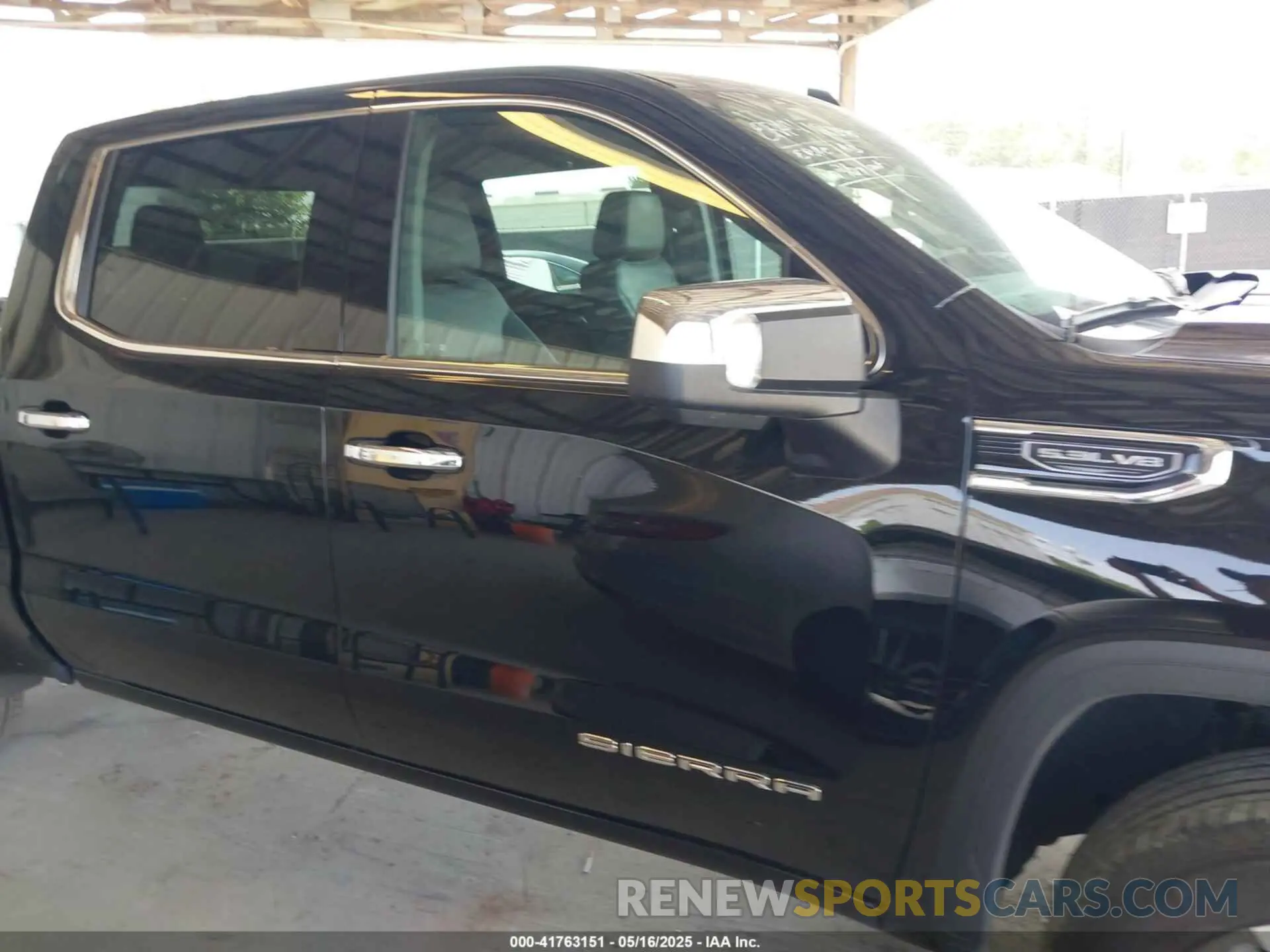 14 Photograph of a damaged car 1GTUUDED0RZ273375 GMC SIERRA 1500 2024