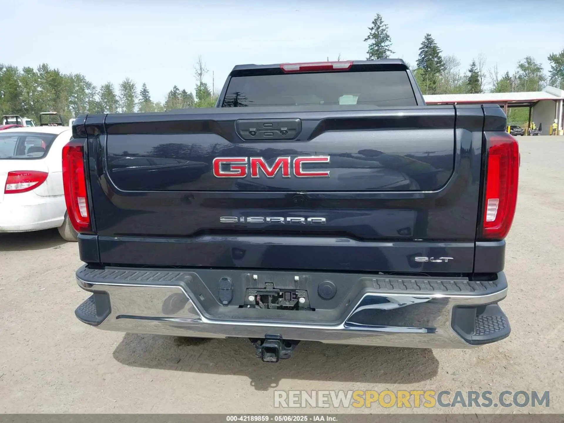 16 Photograph of a damaged car 1GTUUDED2RZ273264 GMC SIERRA 1500 2024