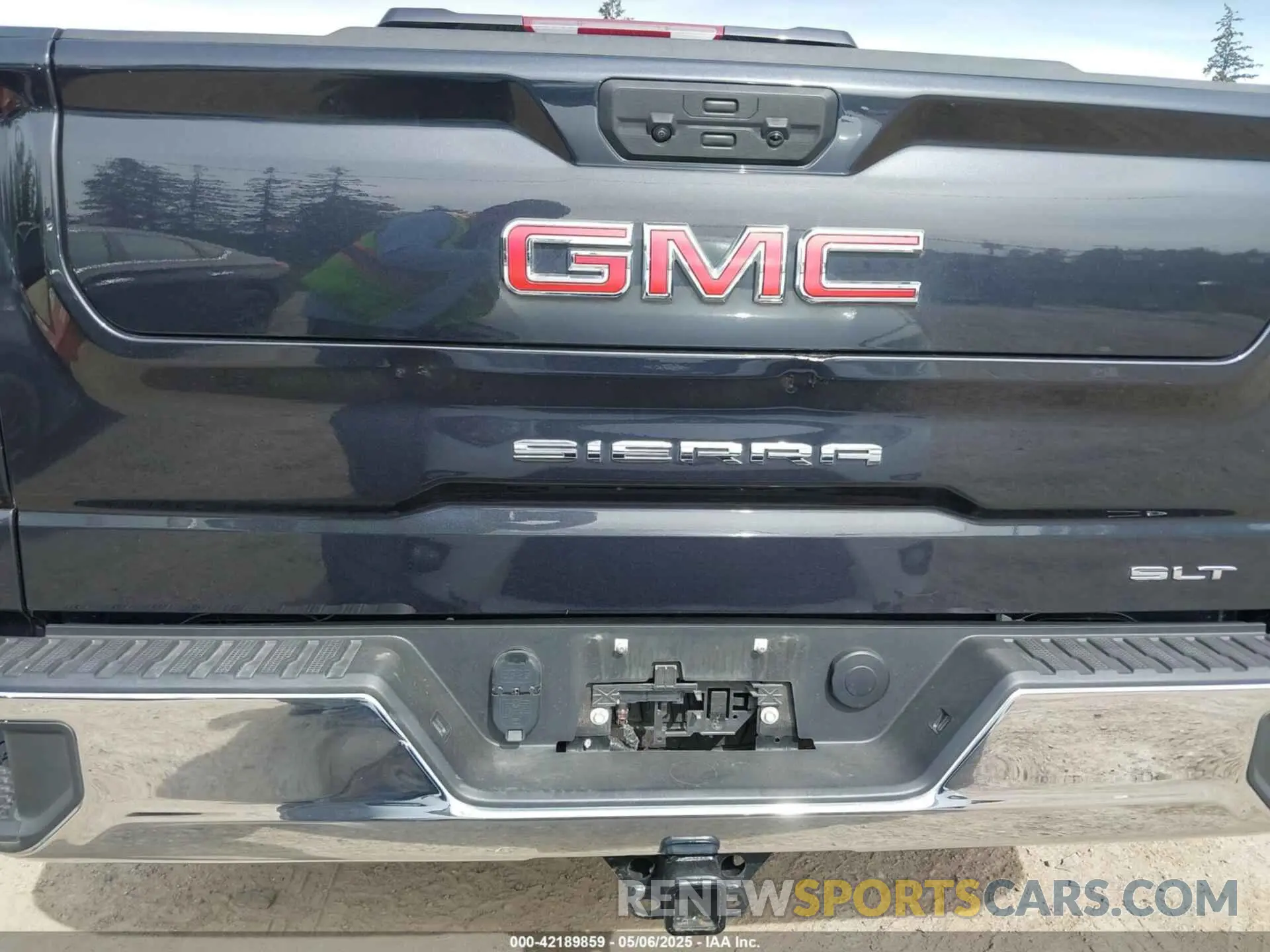 6 Photograph of a damaged car 1GTUUDED2RZ273264 GMC SIERRA 1500 2024