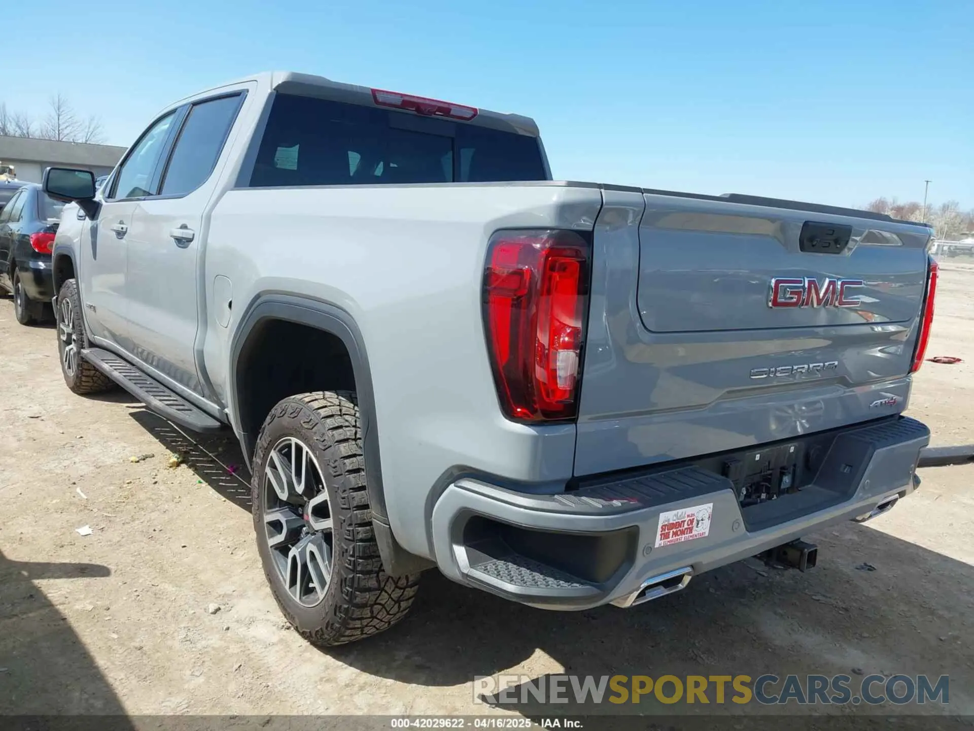 3 Photograph of a damaged car 1GTUUEE81RZ291215 GMC SIERRA 1500 2024