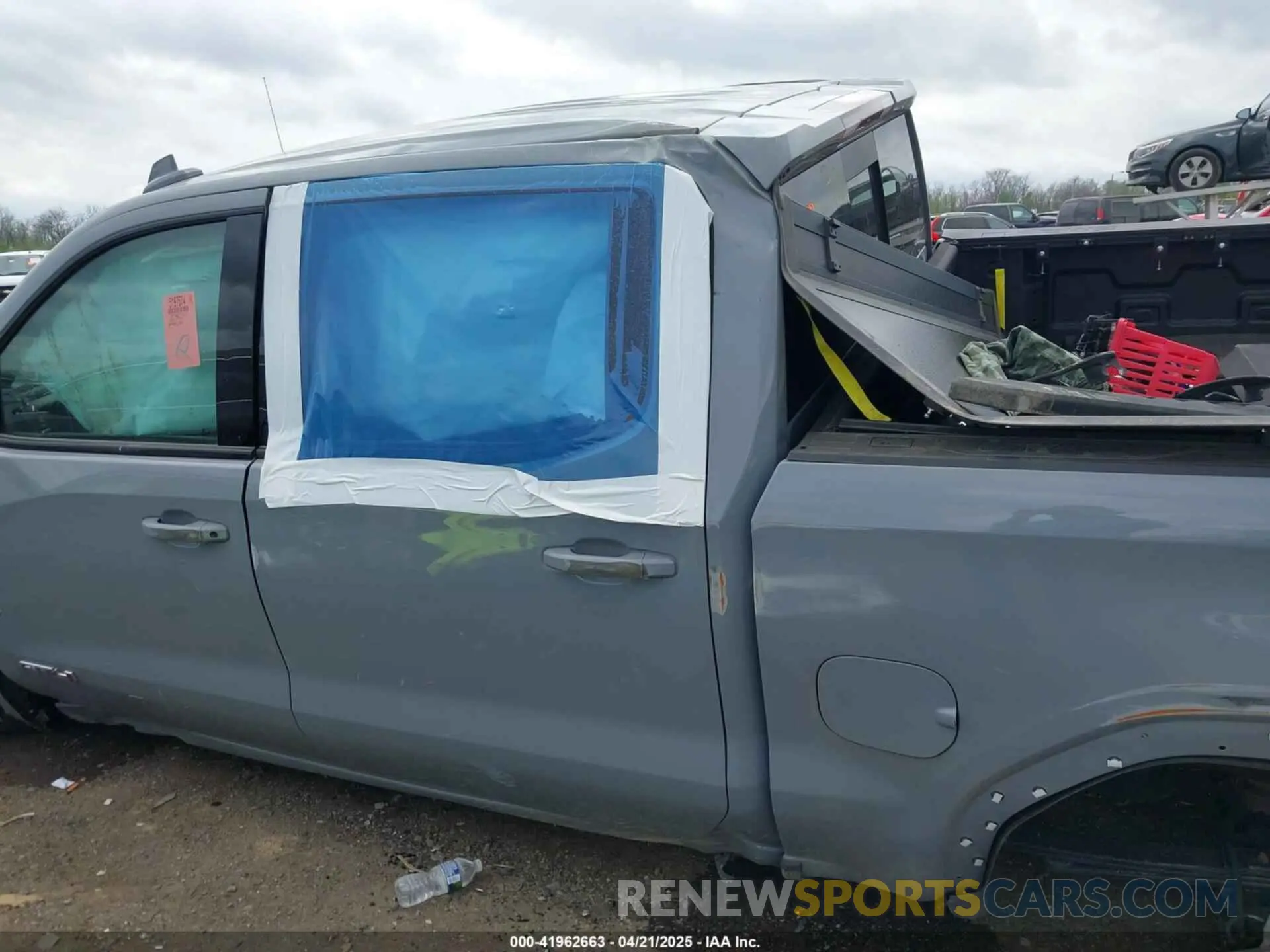 14 Photograph of a damaged car 1GTUUEE8XRZ205772 GMC SIERRA 1500 2024