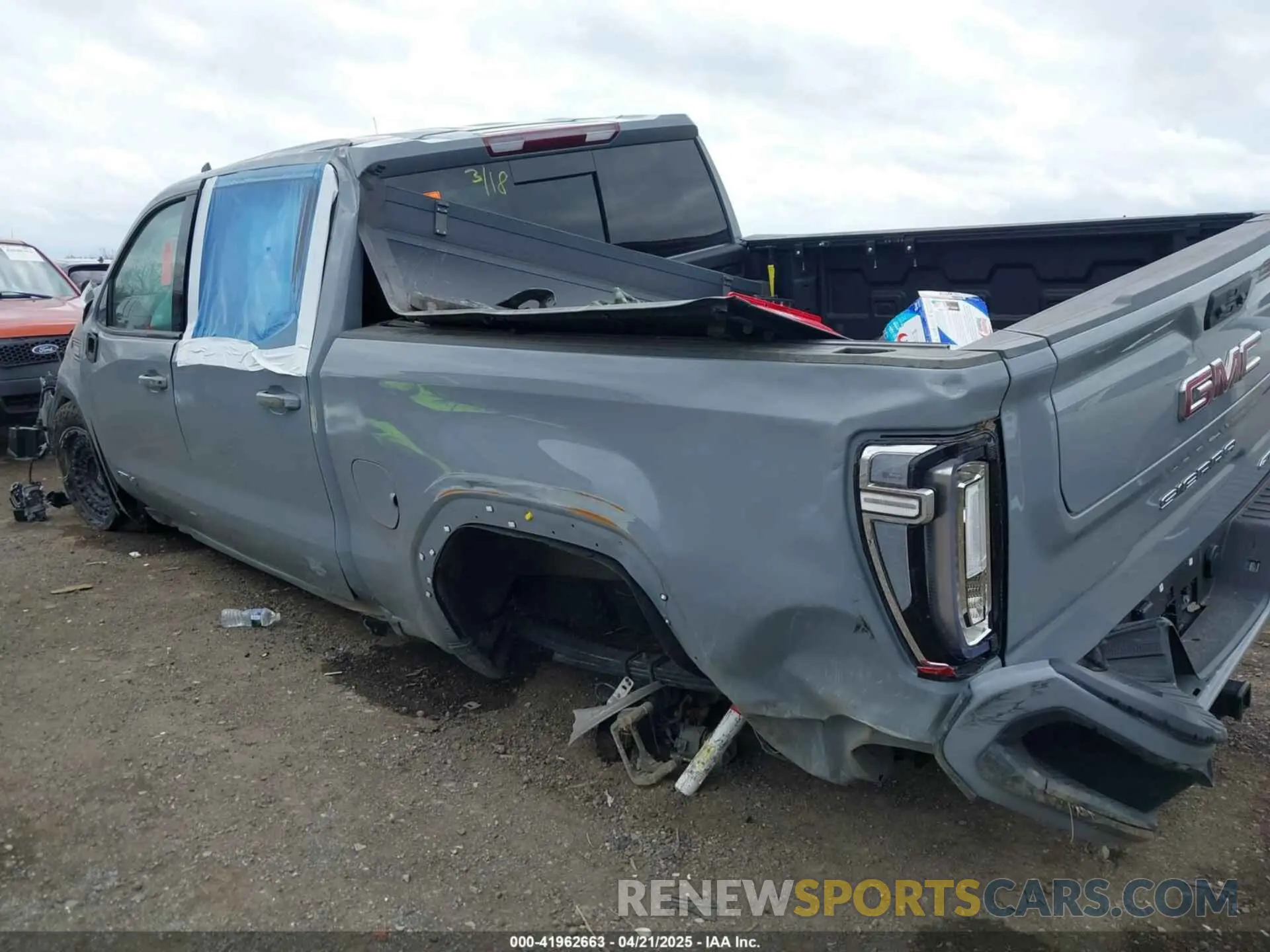 17 Photograph of a damaged car 1GTUUEE8XRZ205772 GMC SIERRA 1500 2024