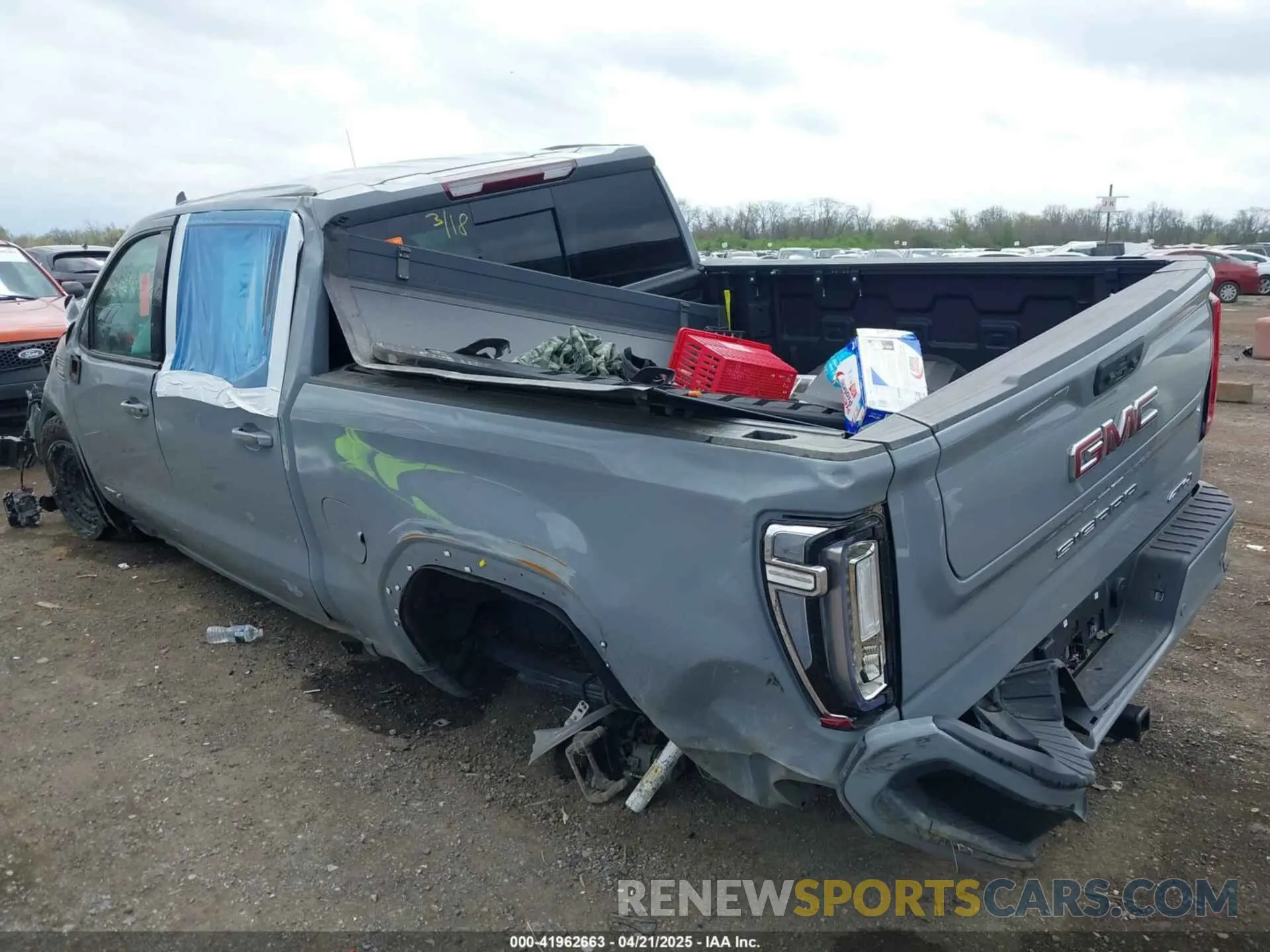 3 Photograph of a damaged car 1GTUUEE8XRZ205772 GMC SIERRA 1500 2024