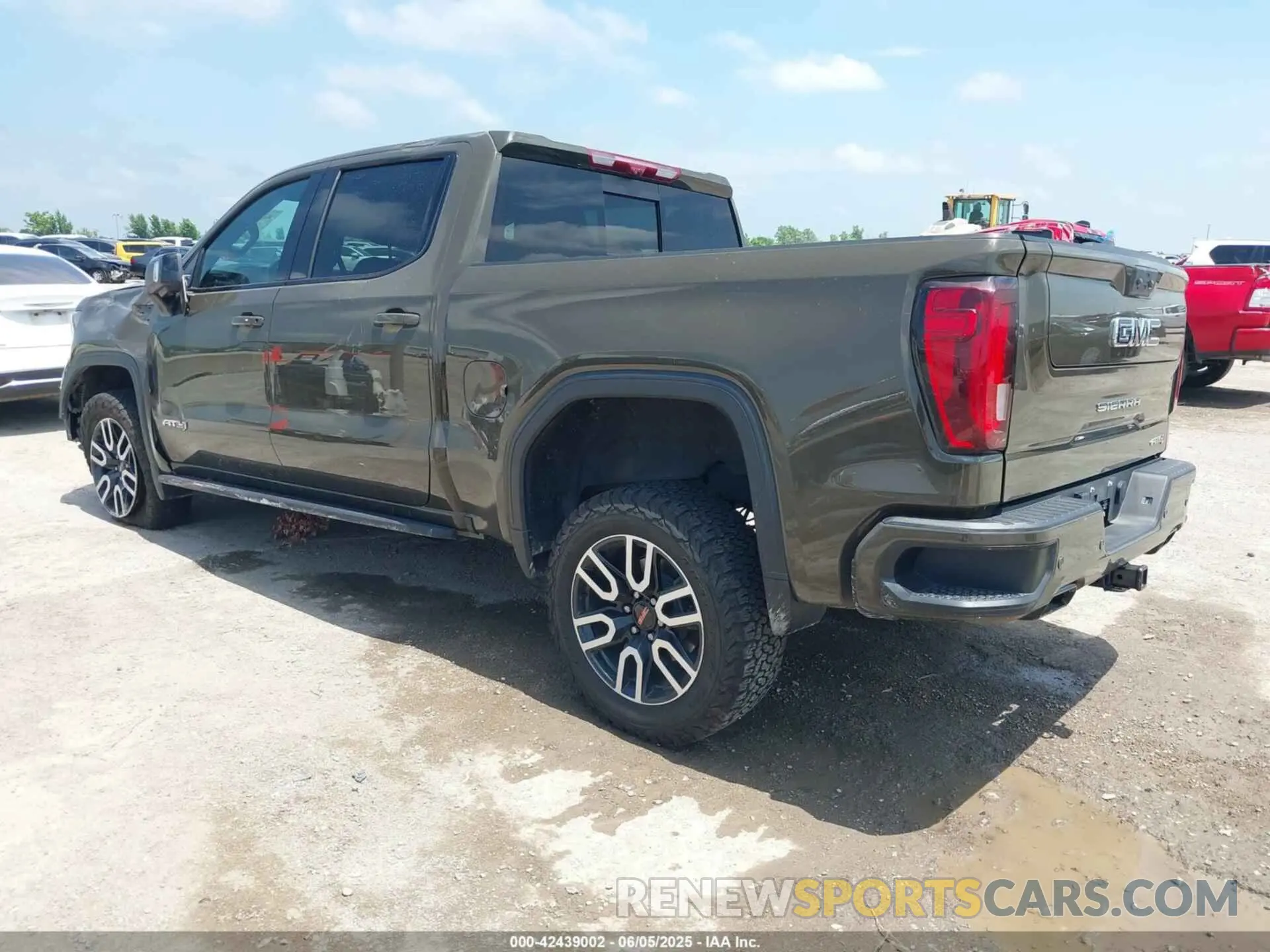3 Photograph of a damaged car 1GTUUEEL0RZ166713 GMC SIERRA 1500 2024