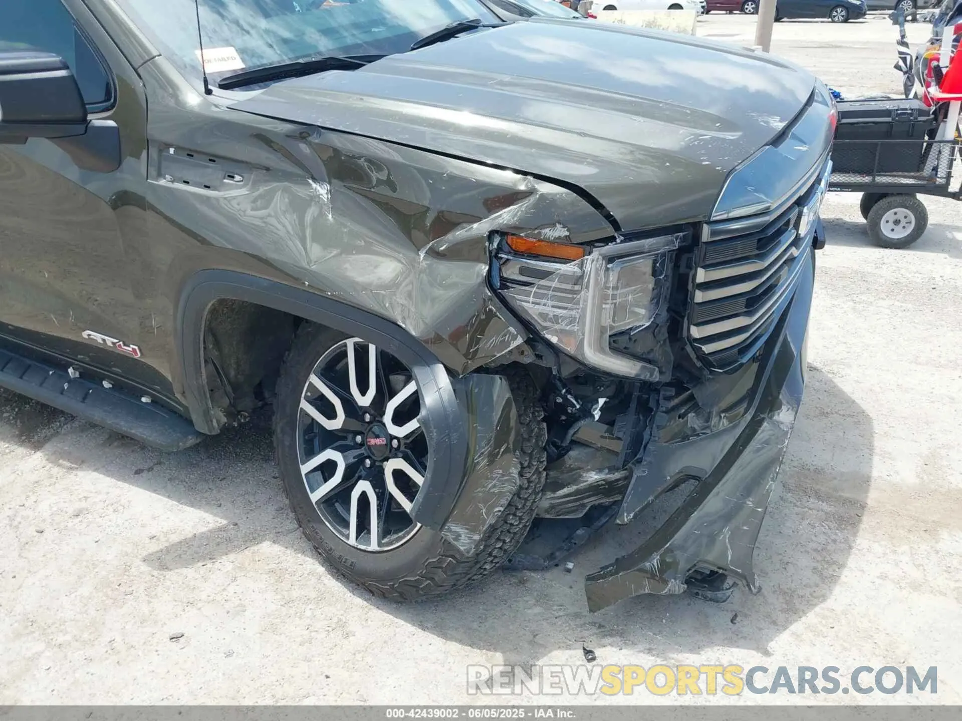 6 Photograph of a damaged car 1GTUUEEL0RZ166713 GMC SIERRA 1500 2024