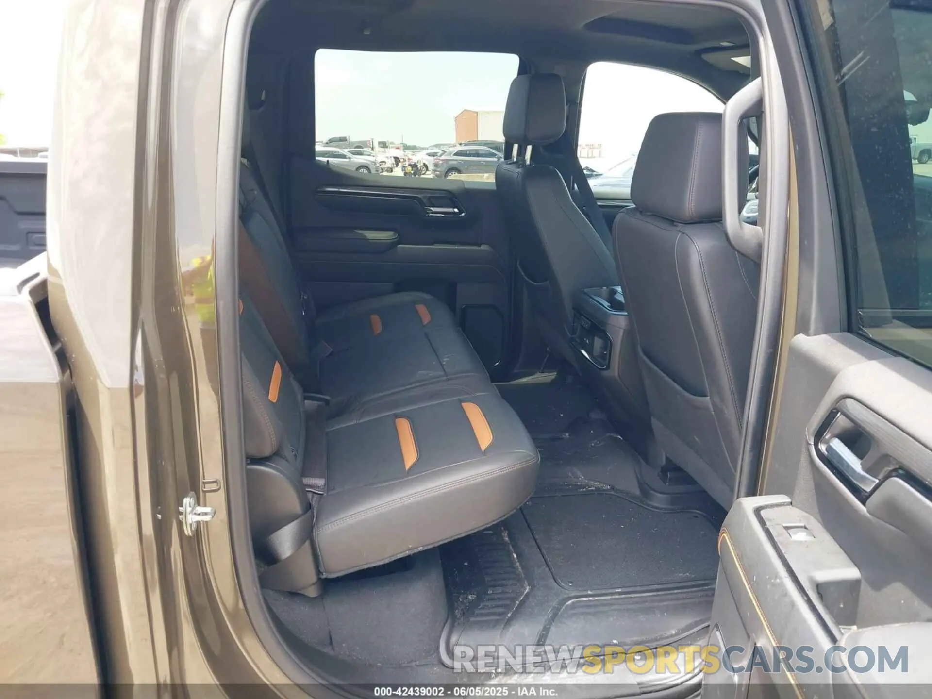 8 Photograph of a damaged car 1GTUUEEL0RZ166713 GMC SIERRA 1500 2024