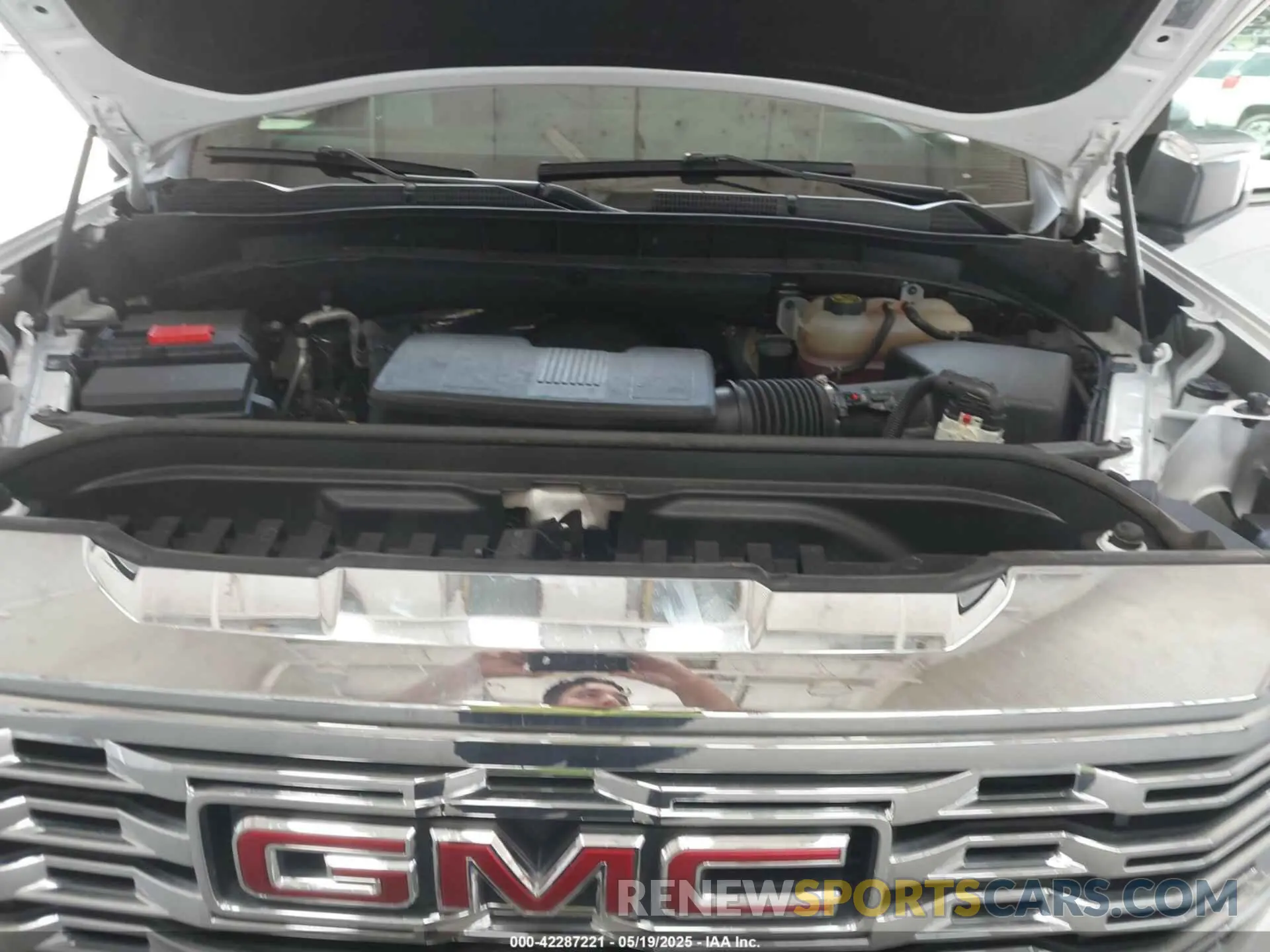 10 Photograph of a damaged car 1GTUUGEL9RZ150537 GMC SIERRA 1500 2024