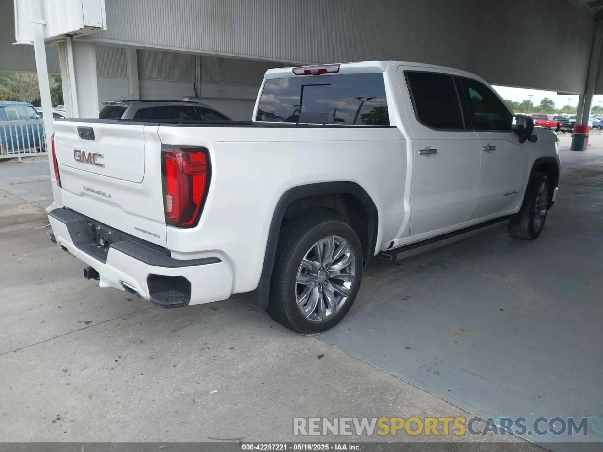4 Photograph of a damaged car 1GTUUGEL9RZ150537 GMC SIERRA 1500 2024