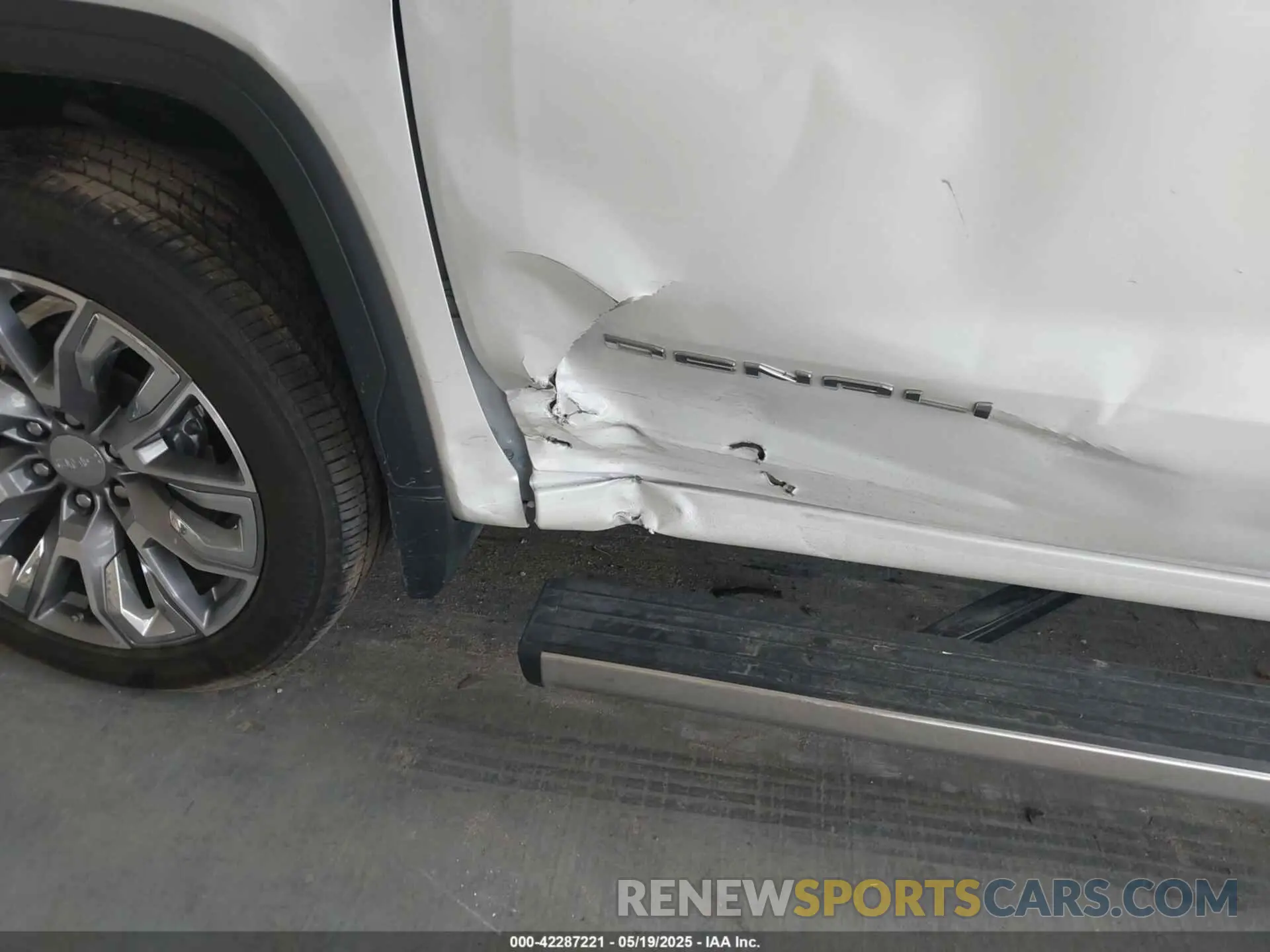 6 Photograph of a damaged car 1GTUUGEL9RZ150537 GMC SIERRA 1500 2024