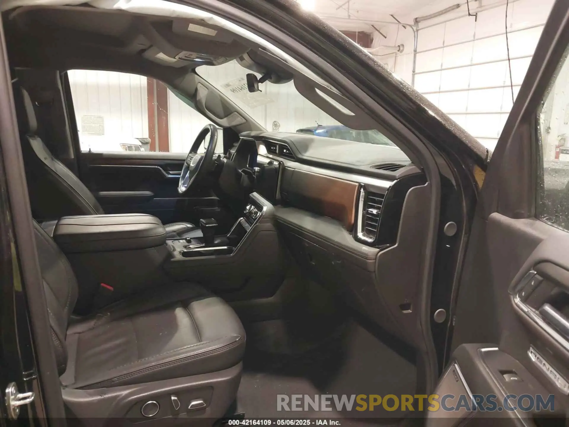 5 Photograph of a damaged car 1GTUUGELXRZ304754 GMC SIERRA 1500 2024