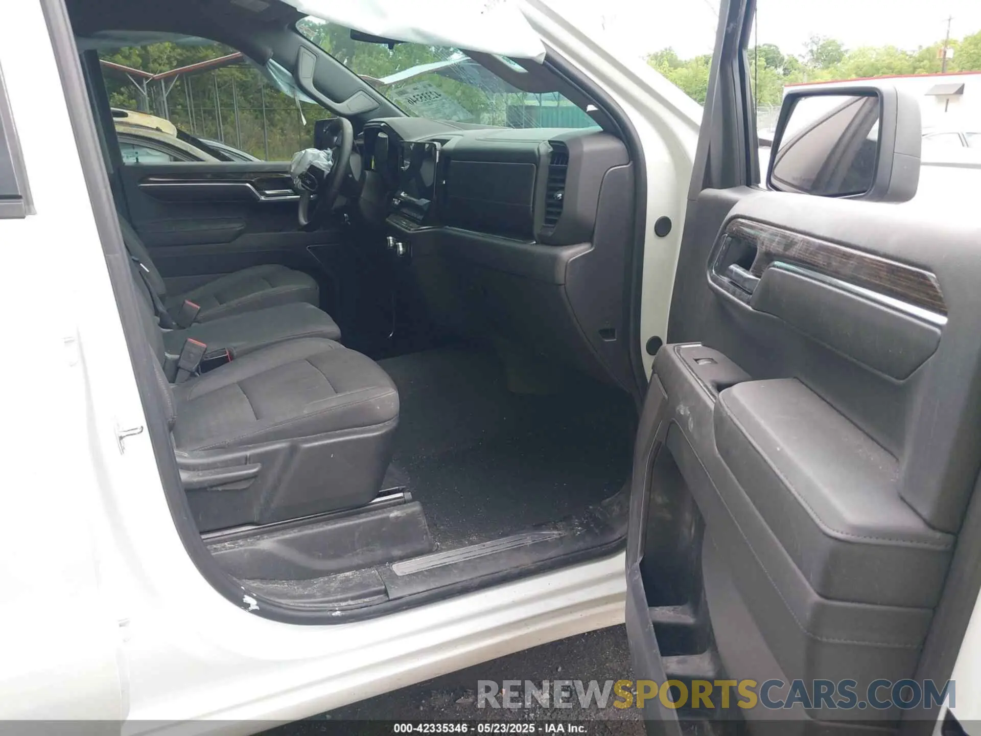 5 Photograph of a damaged car 3GTPUCEK7RG336932 GMC SIERRA 1500 2024