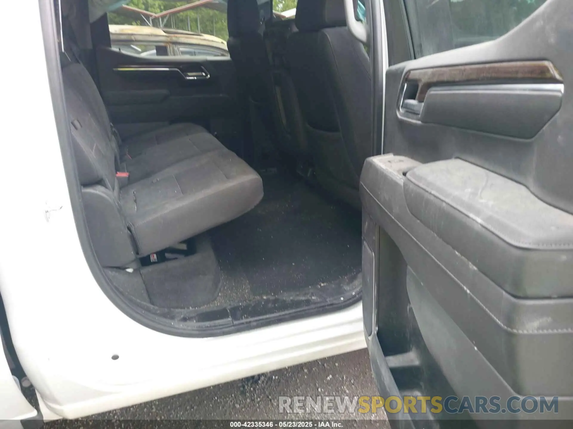 8 Photograph of a damaged car 3GTPUCEK7RG336932 GMC SIERRA 1500 2024