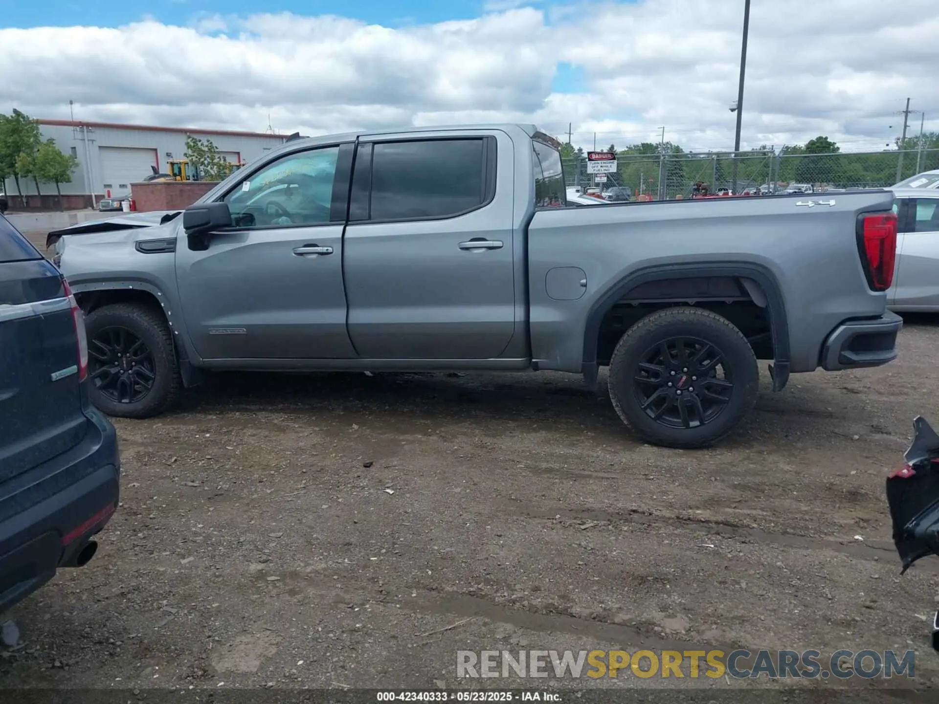 14 Photograph of a damaged car 3GTPUJEK1RG296707 GMC SIERRA 1500 2024