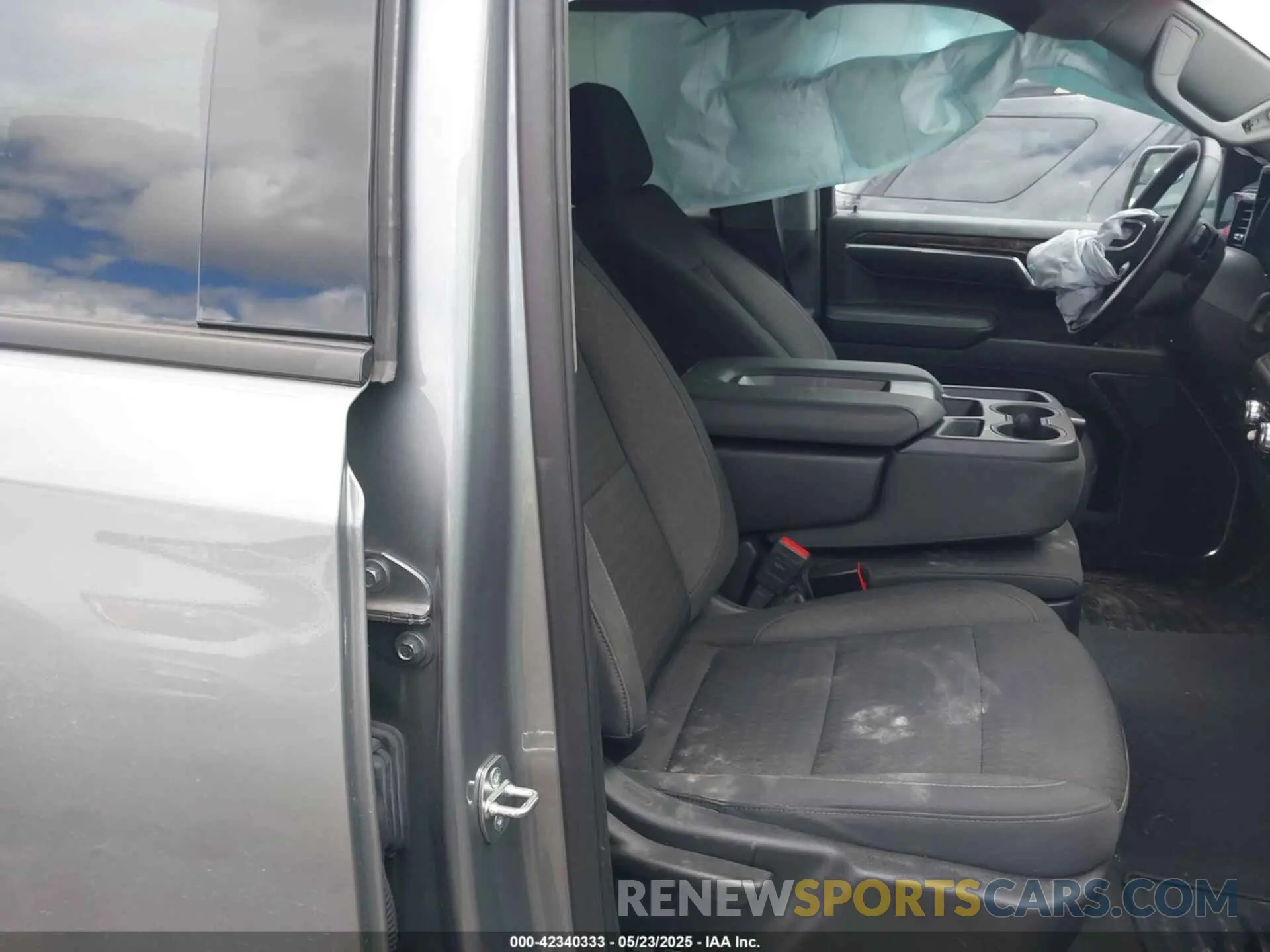 5 Photograph of a damaged car 3GTPUJEK1RG296707 GMC SIERRA 1500 2024