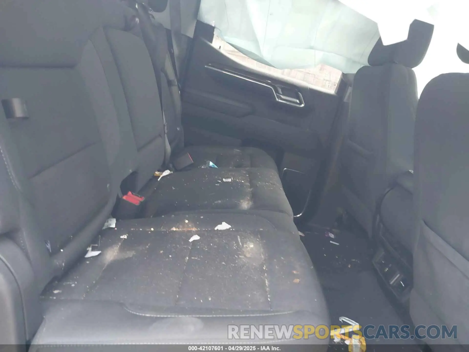 8 Photograph of a damaged car 3GTPUJEK4RG318490 GMC SIERRA 1500 2024