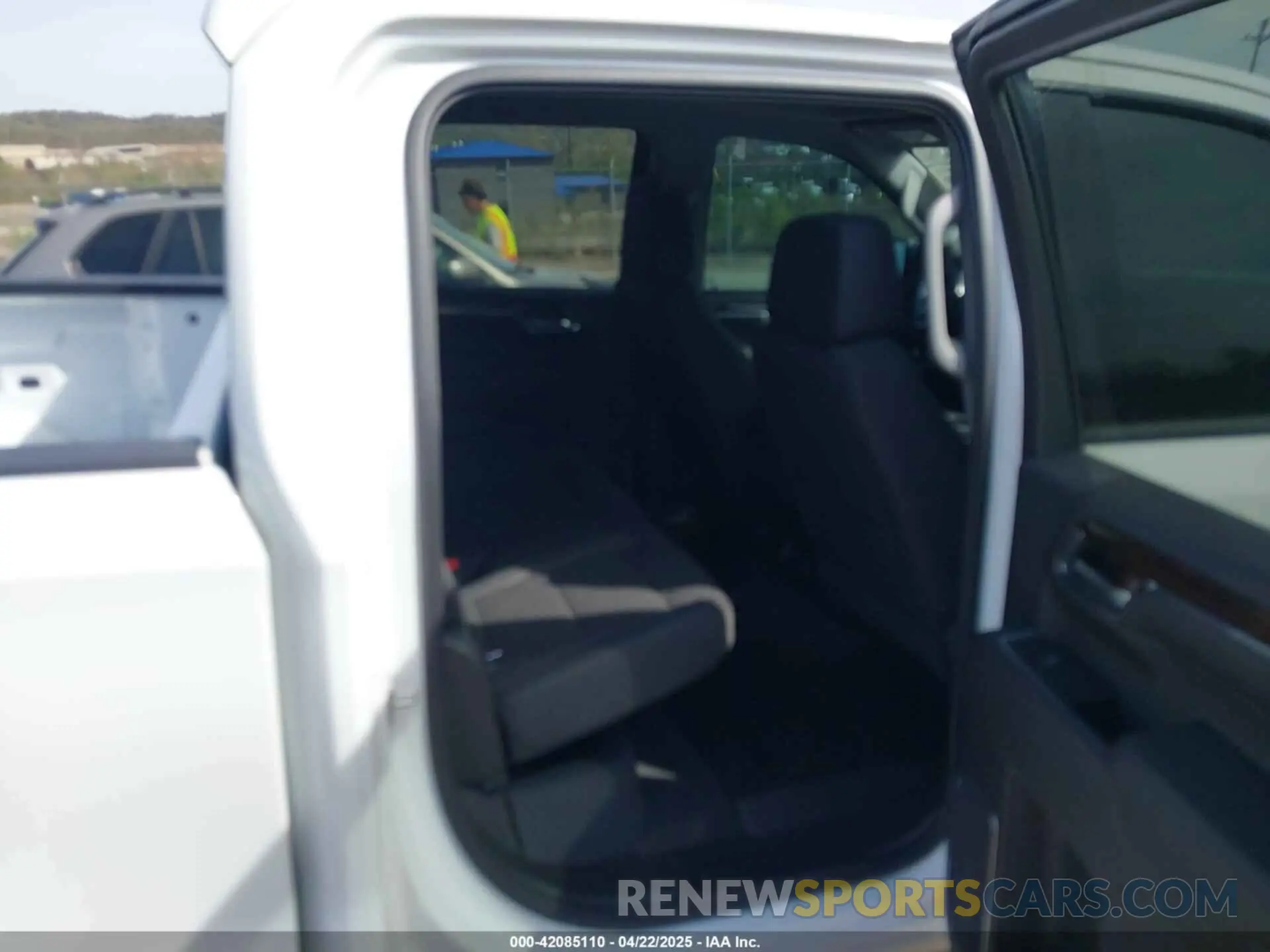 8 Photograph of a damaged car 3GTPUJEK6RG311217 GMC SIERRA 1500 2024