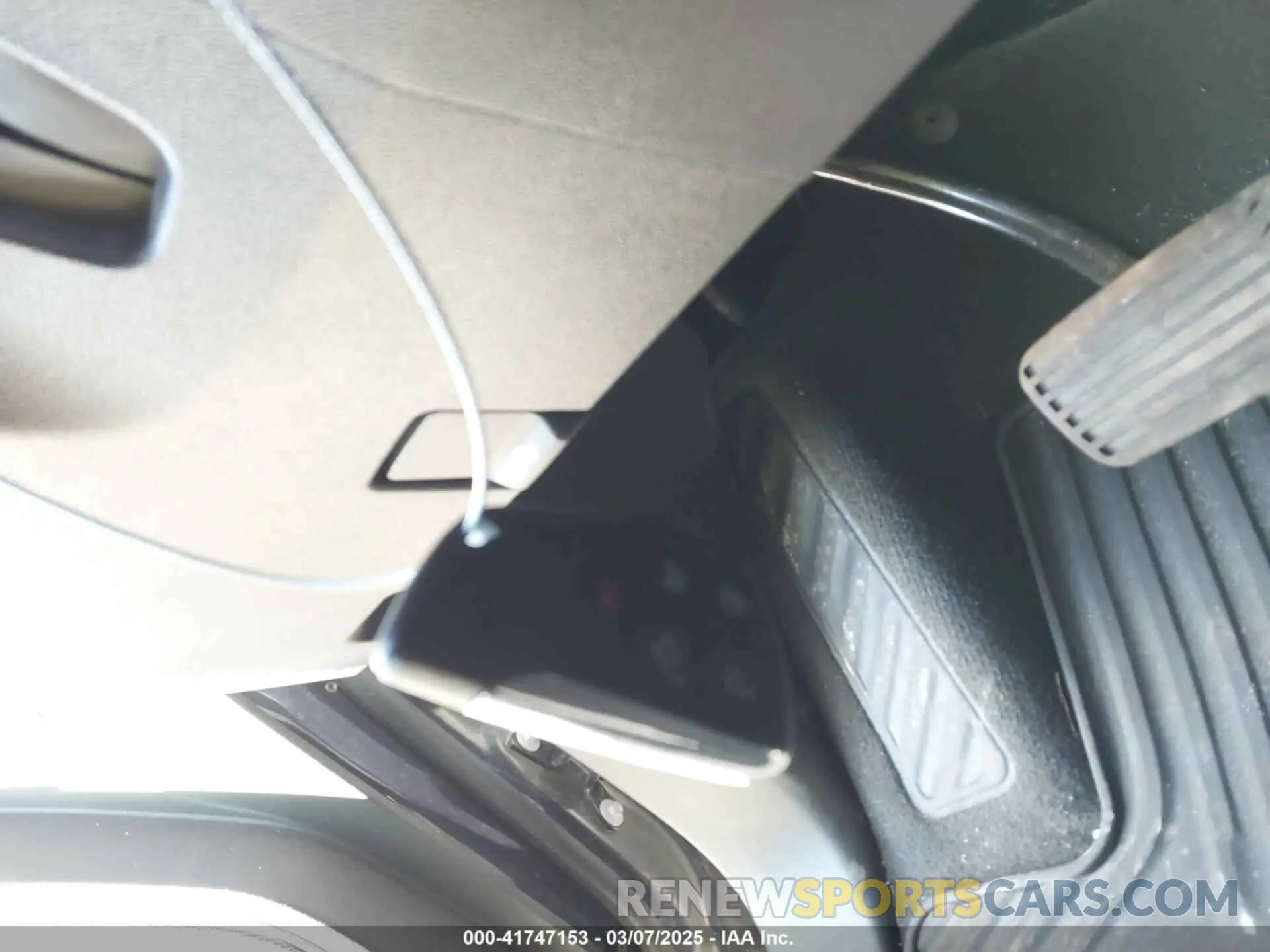 11 Photograph of a damaged car 3GTPUJEKXRG250518 GMC SIERRA 1500 2024