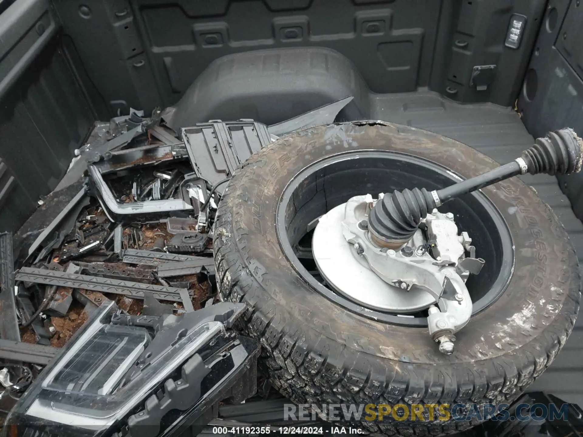 12 Photograph of a damaged car 3GTUUCED3RG402865 GMC SIERRA 1500 2024