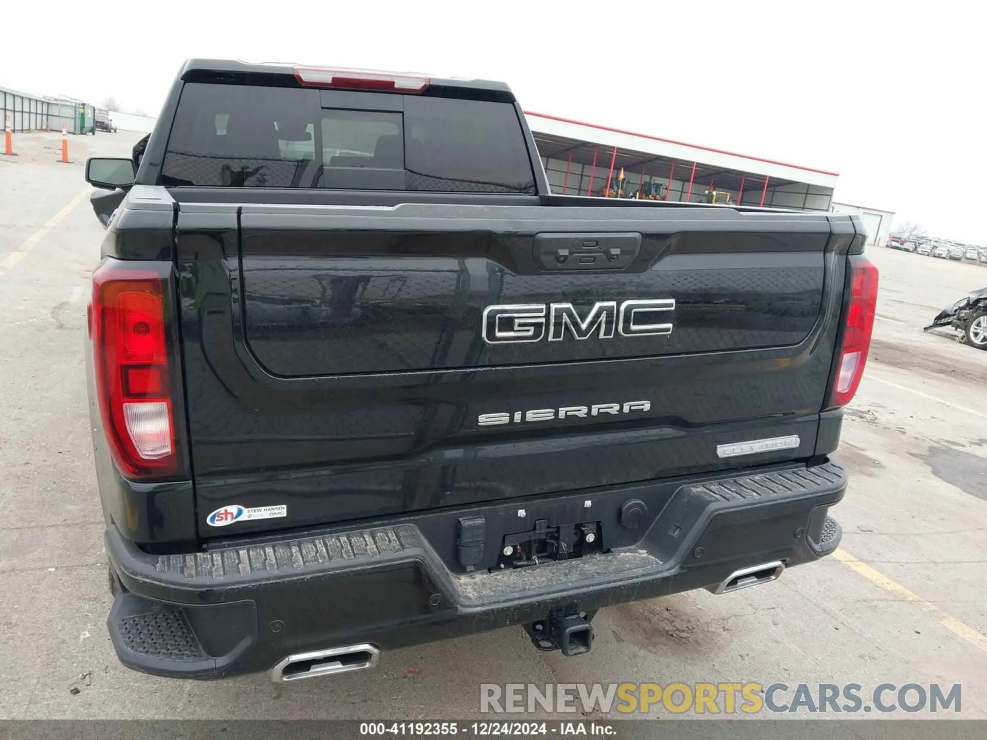 17 Photograph of a damaged car 3GTUUCED3RG402865 GMC SIERRA 1500 2024