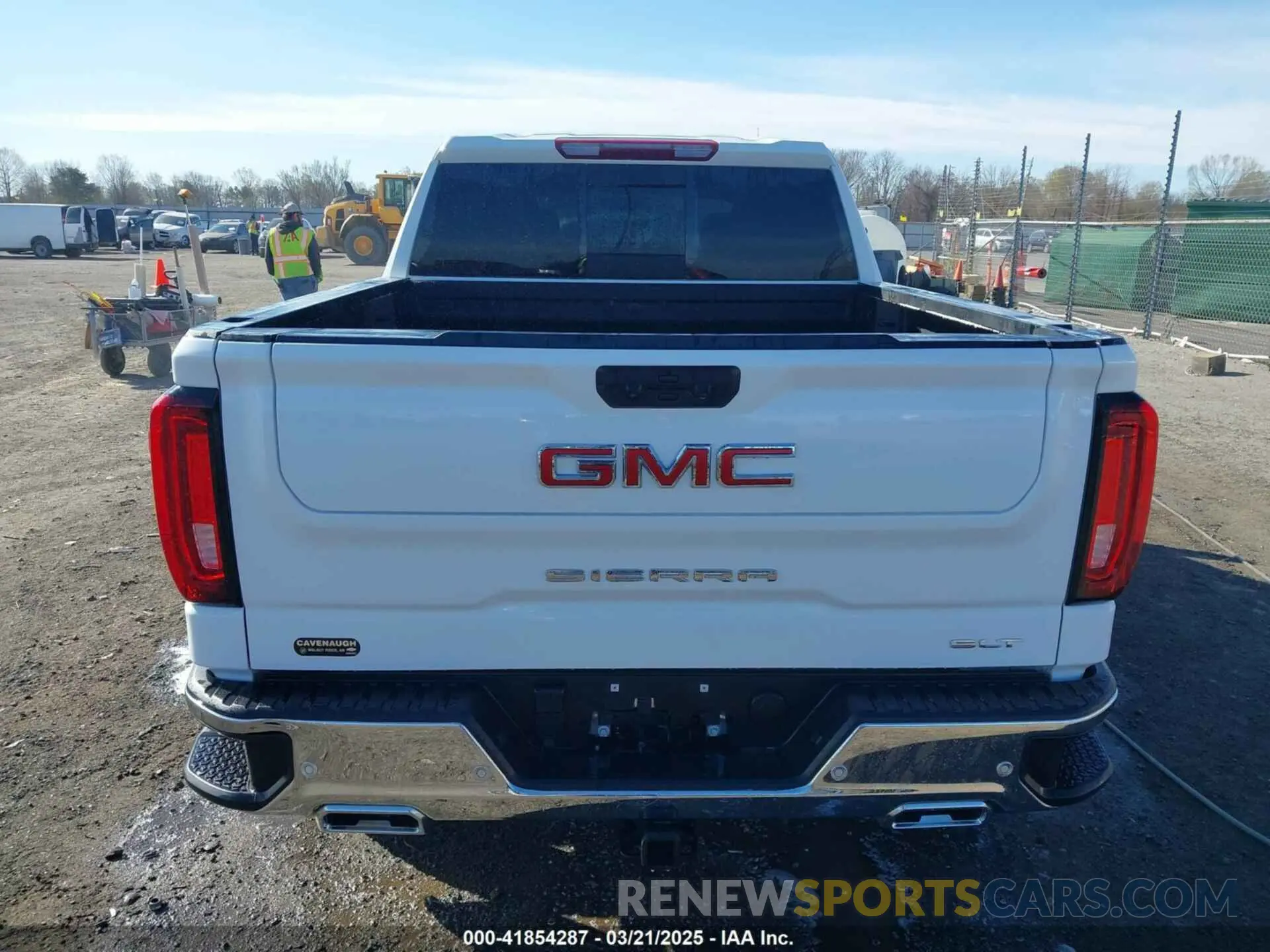 16 Photograph of a damaged car 3GTUUDE80RG381790 GMC SIERRA 1500 2024