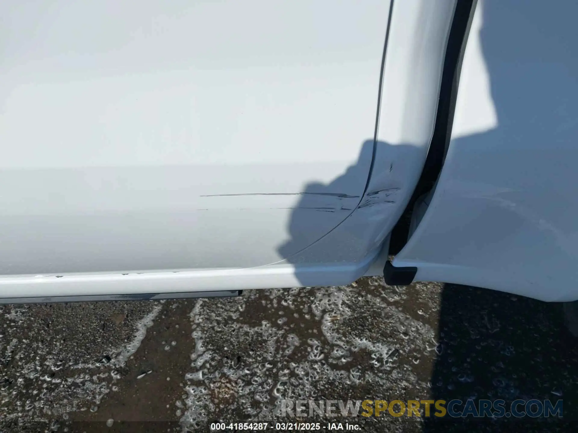 18 Photograph of a damaged car 3GTUUDE80RG381790 GMC SIERRA 1500 2024