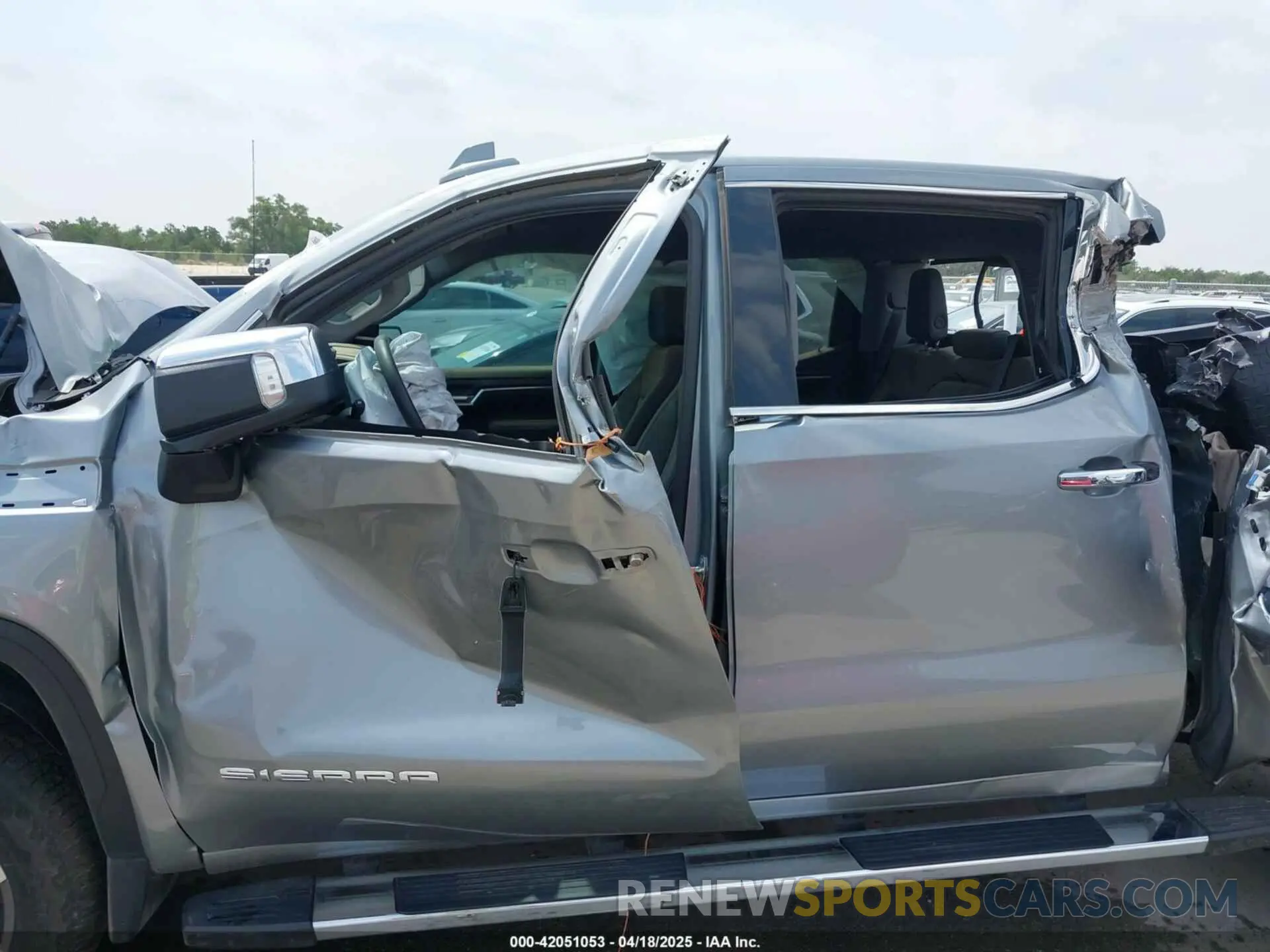 14 Photograph of a damaged car 3GTUUDE83RG182426 GMC SIERRA 1500 2024